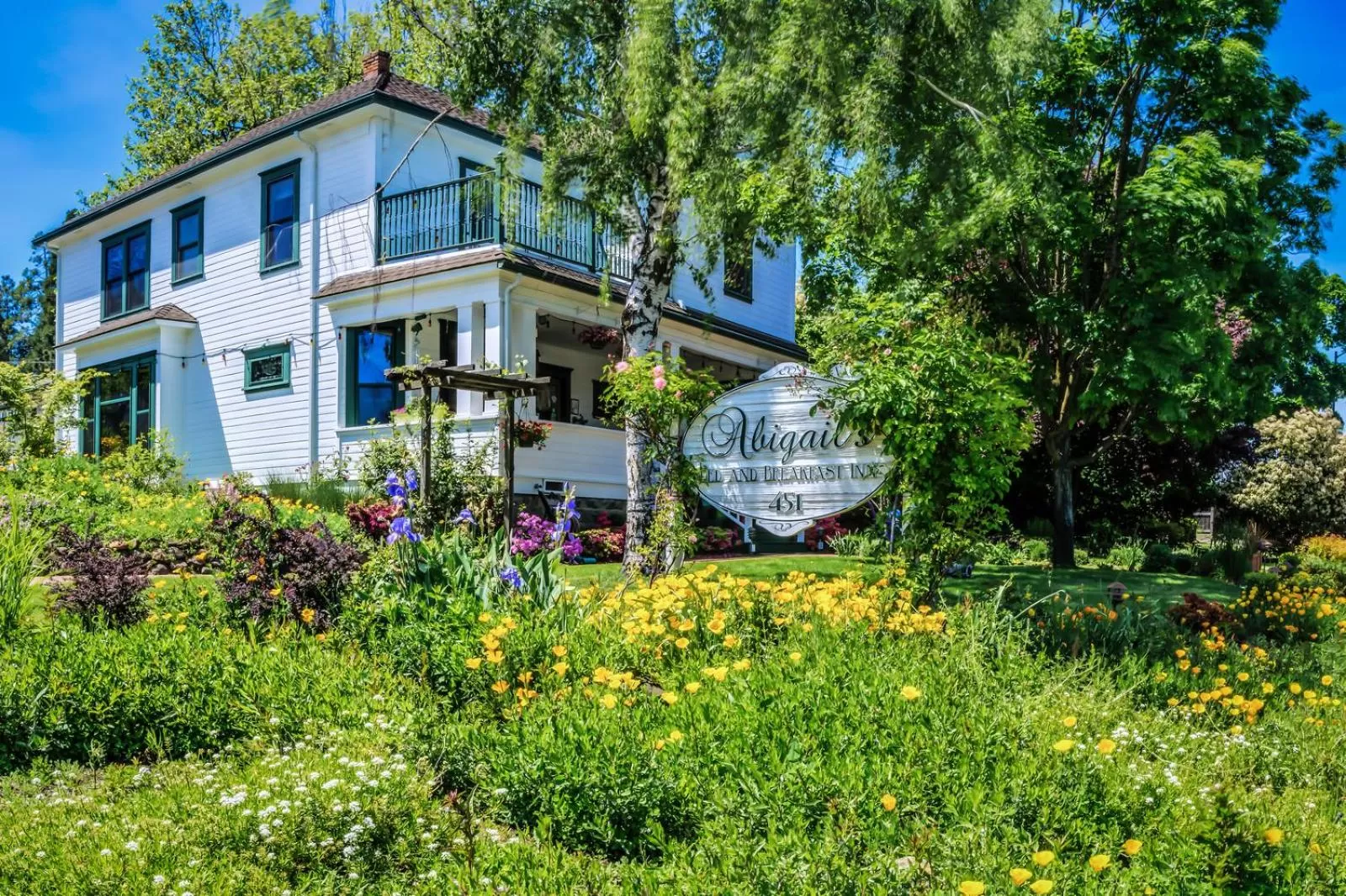 Facade/entrance in Abigail's Bed and Breakfast Inn