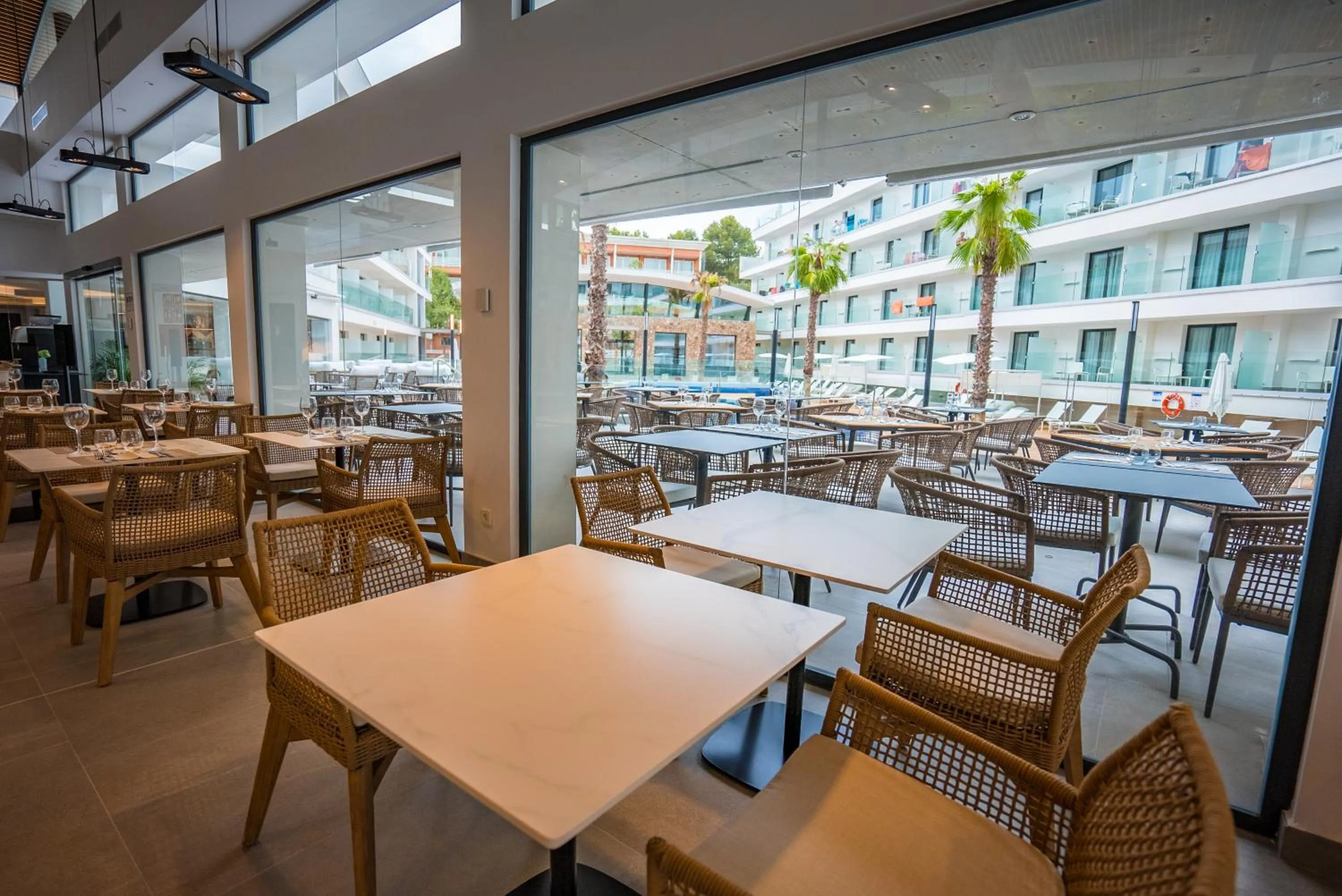 Restaurant/places to eat in Hotel Morlans Suites - Adults Only