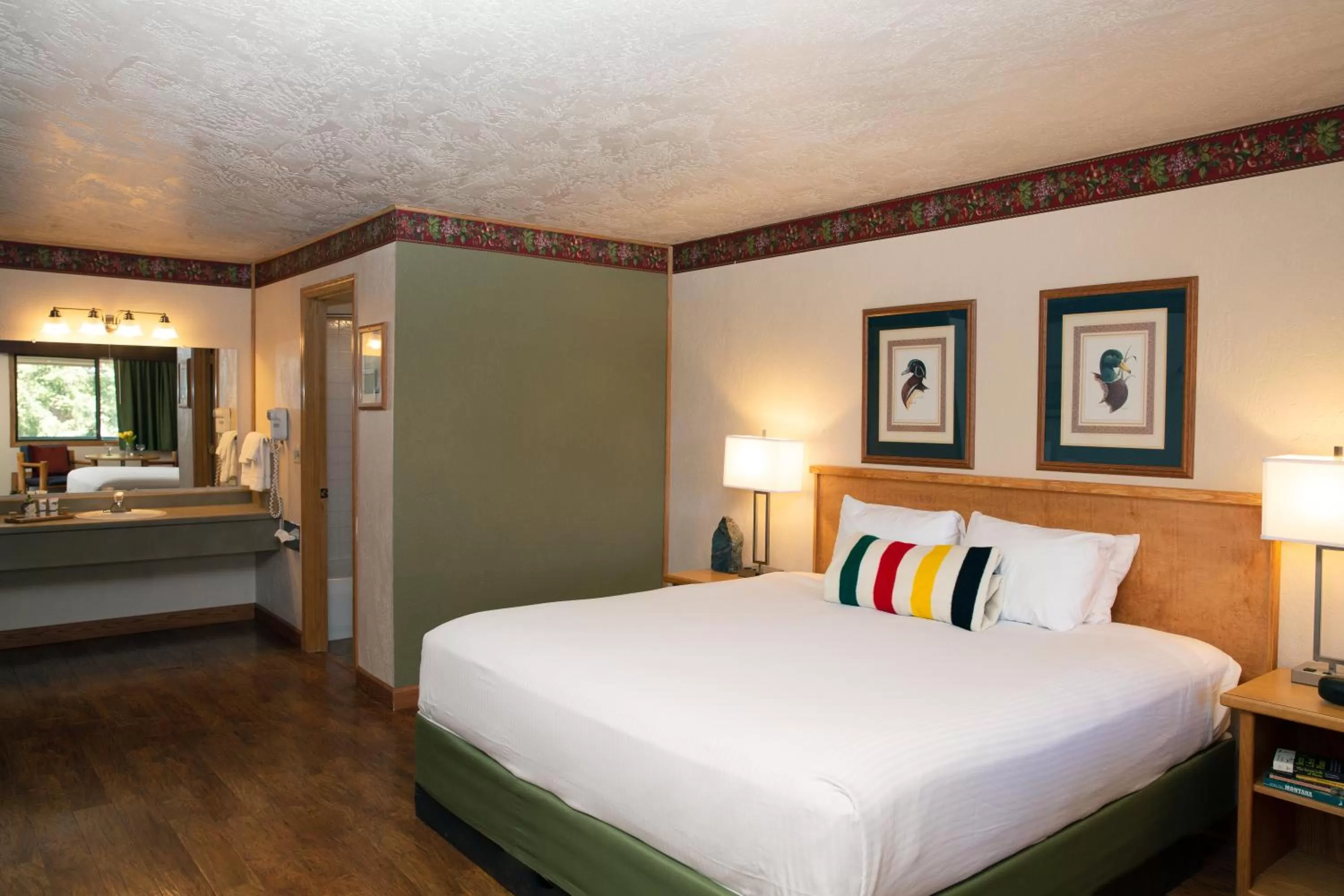 Photo of the whole room, Bed in Timbers Motel