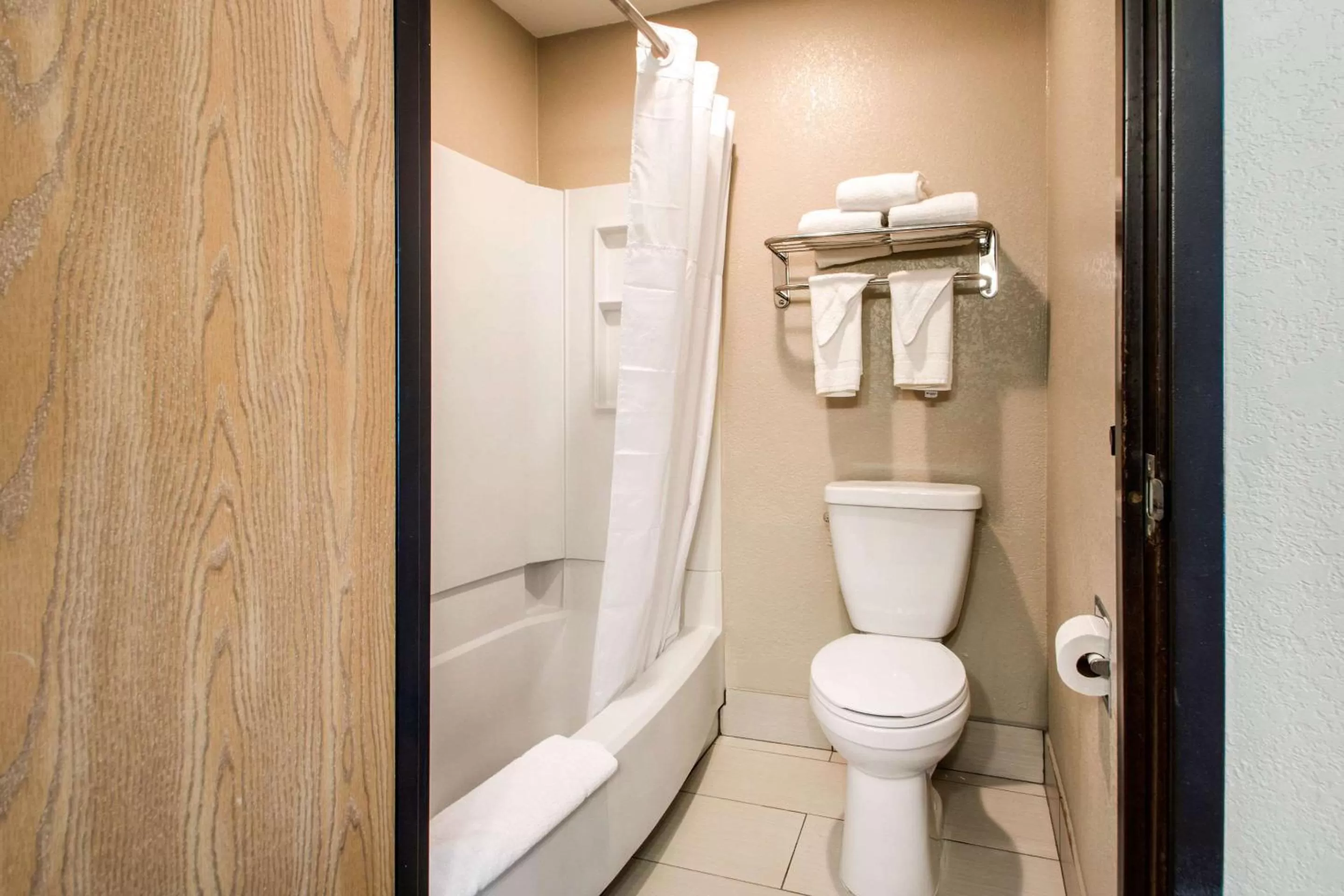 Bathroom in Quality Inn Madison West Near University Area