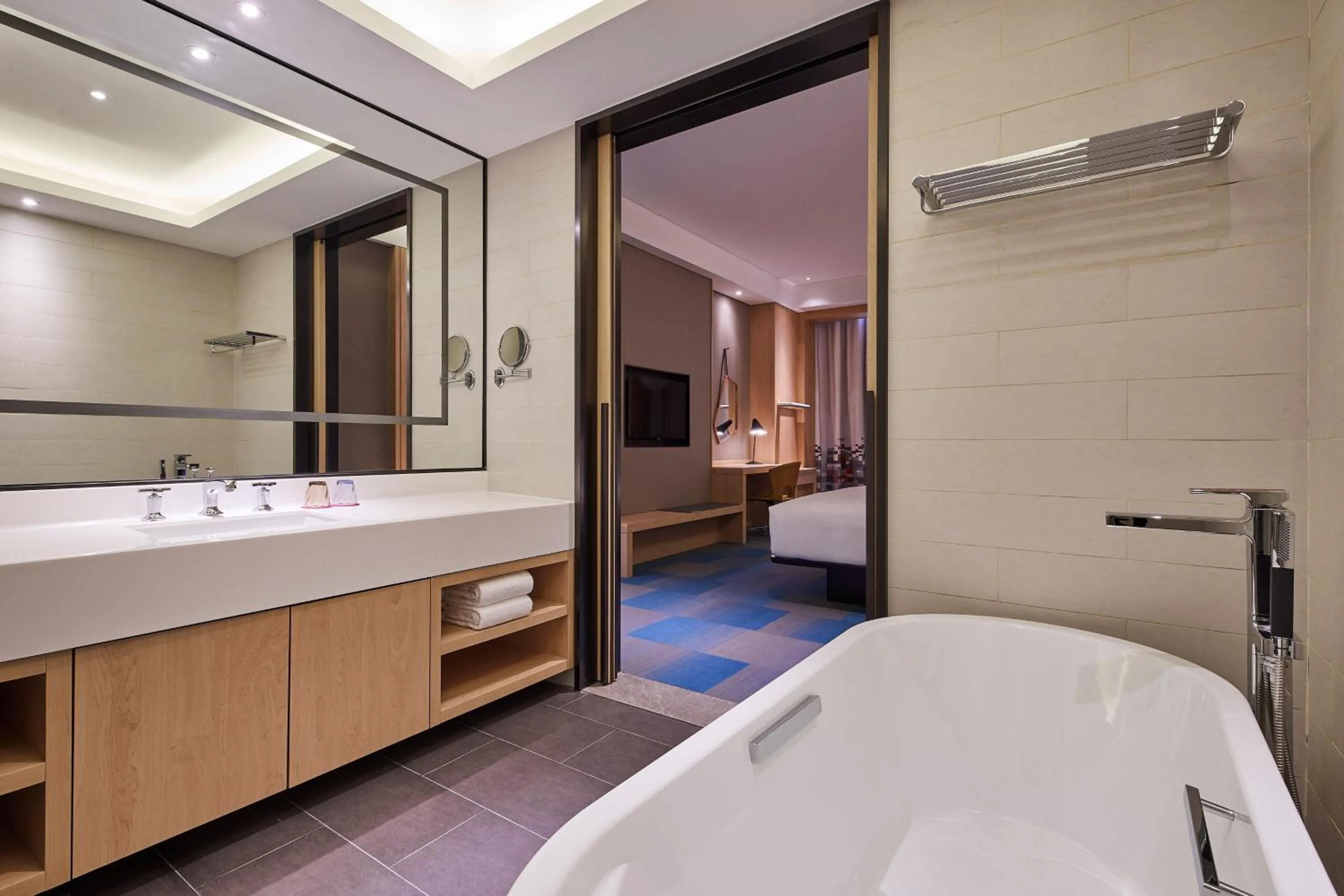 Bathroom, Bed in Aloft Shanghai Zhangjiang Haike
