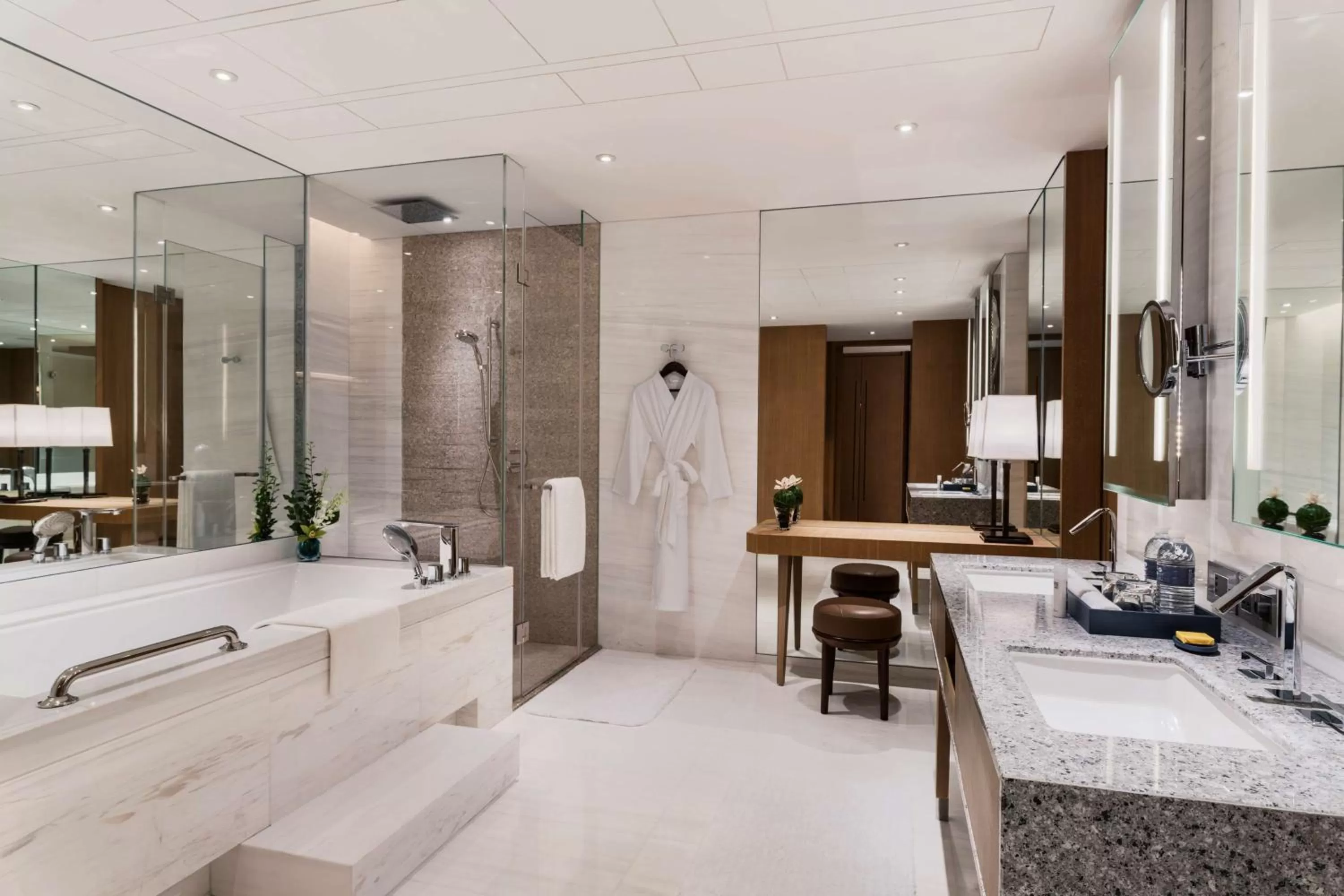 Photo of the whole room in Hyatt Regency Shanghai Wujiaochang