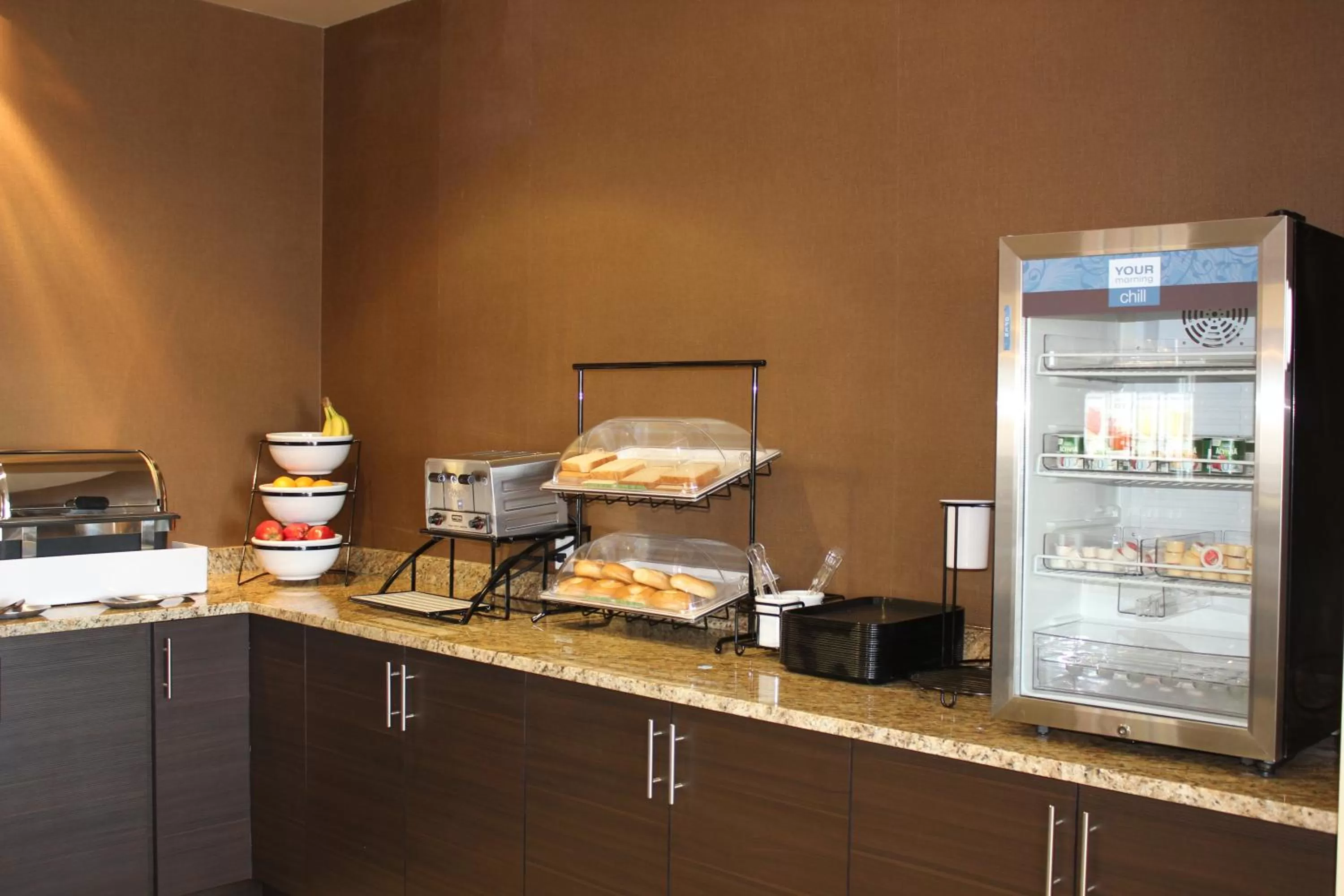 Food and drinks in Comfort Inn & Suites Edmonton International Airport