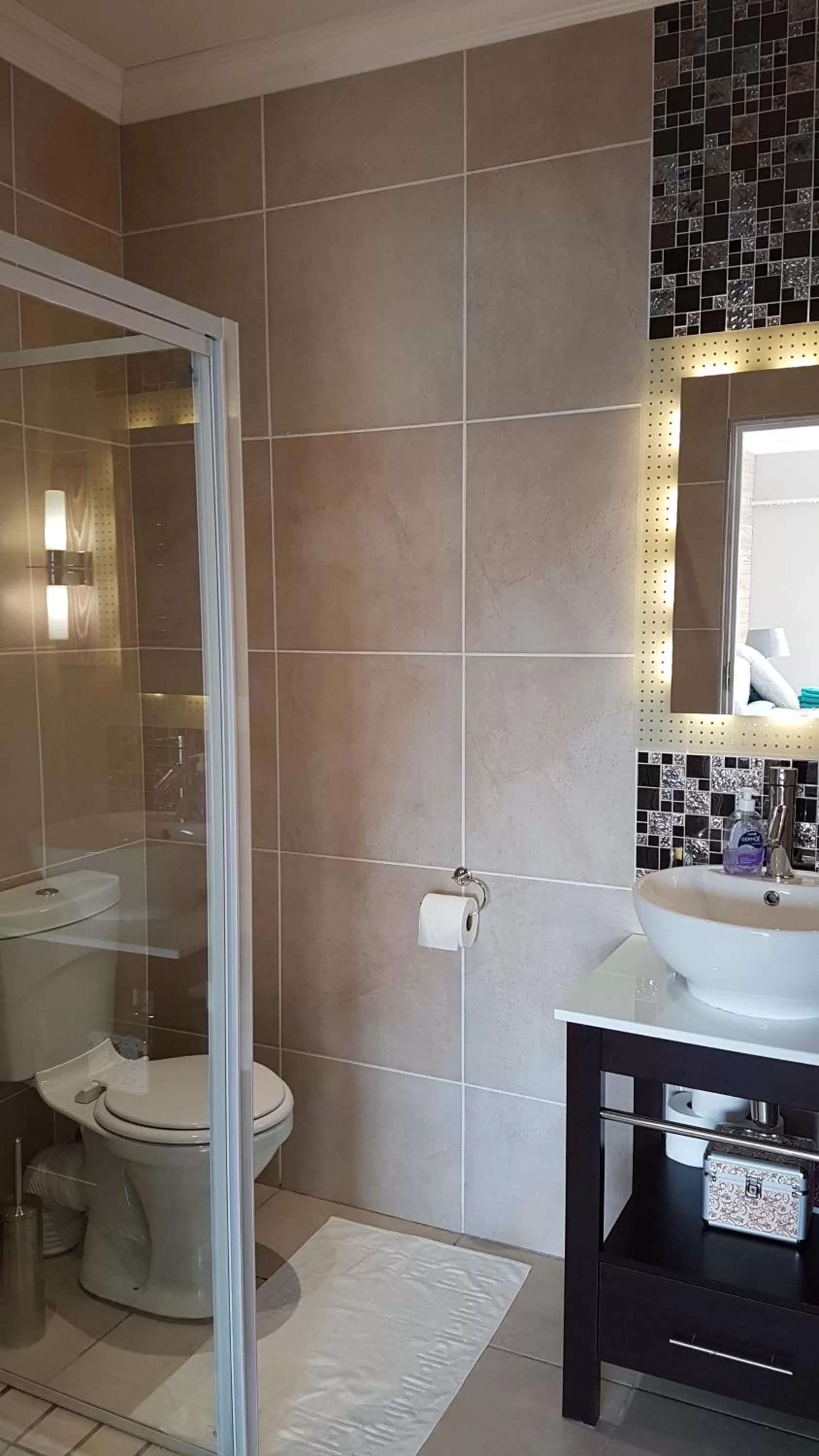 Bathroom in Riverview Guesthouse East London