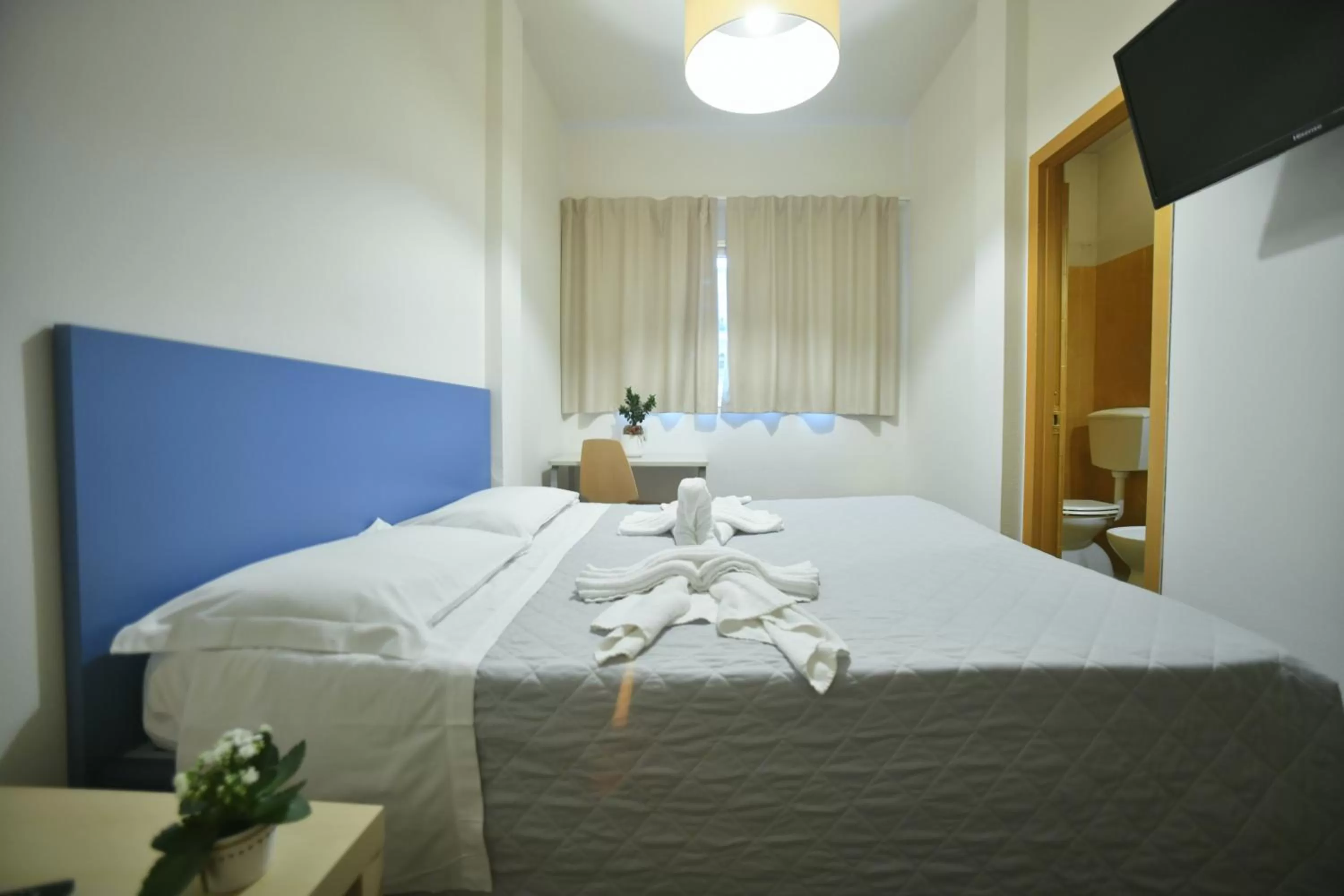 Bedroom, Bed in Garden Blue