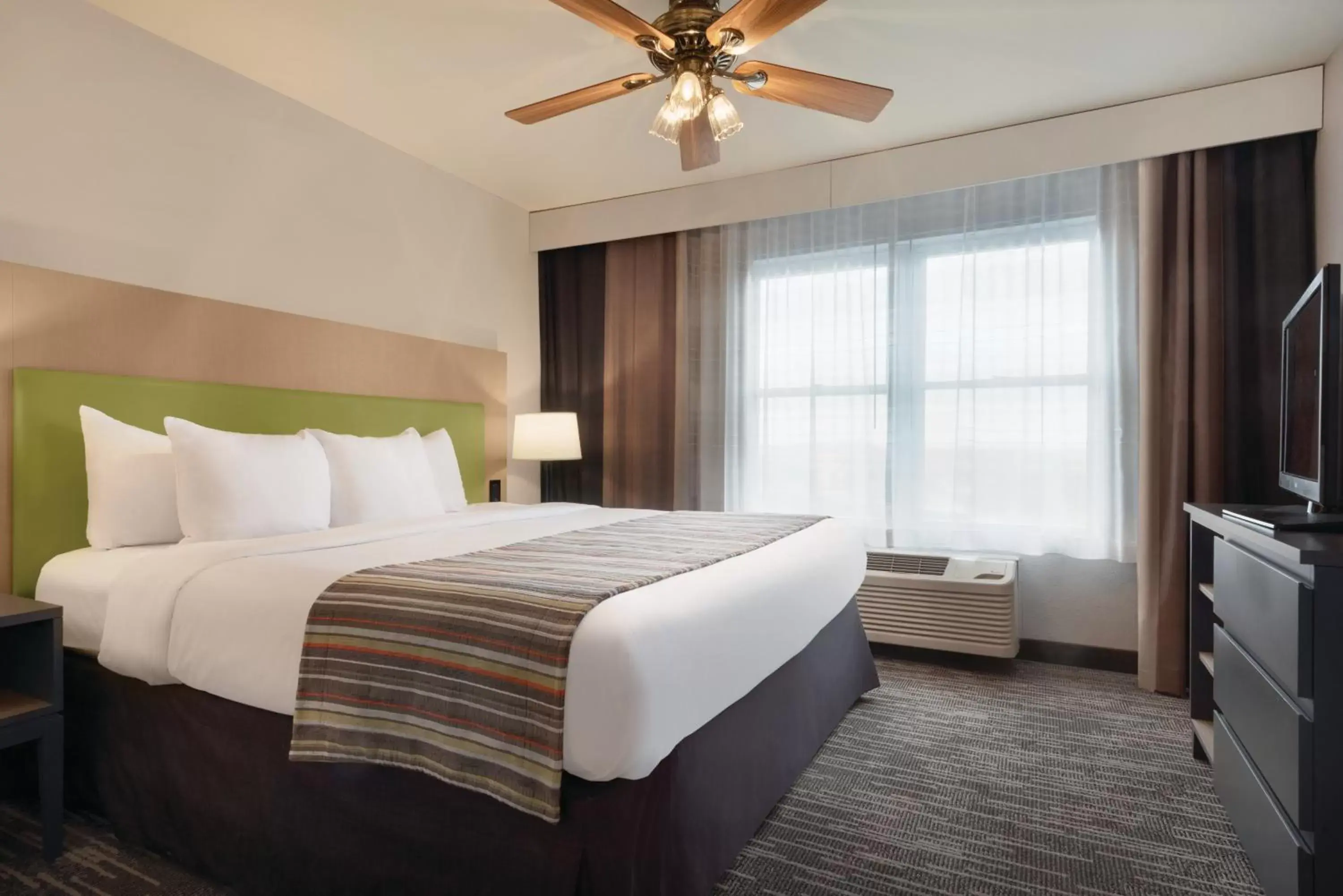 Standard Room J in Country Inn & Suites by Radisson, Galena, IL Standard Room J in Country Inn & Suites by Radisson, Galena, IL