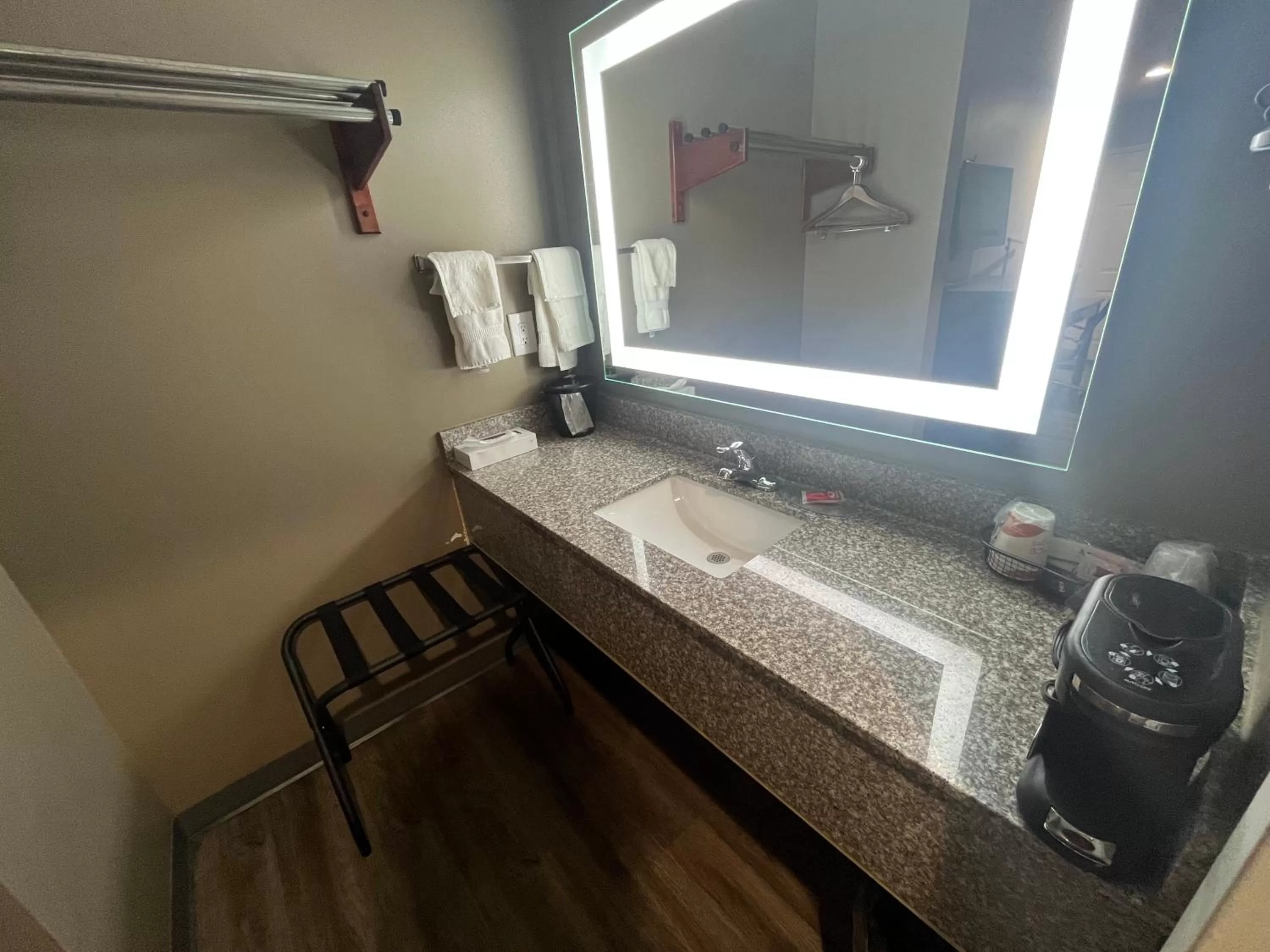 Bedroom in Econo Lodge Inn & Suites Murfreesboro Shopping District