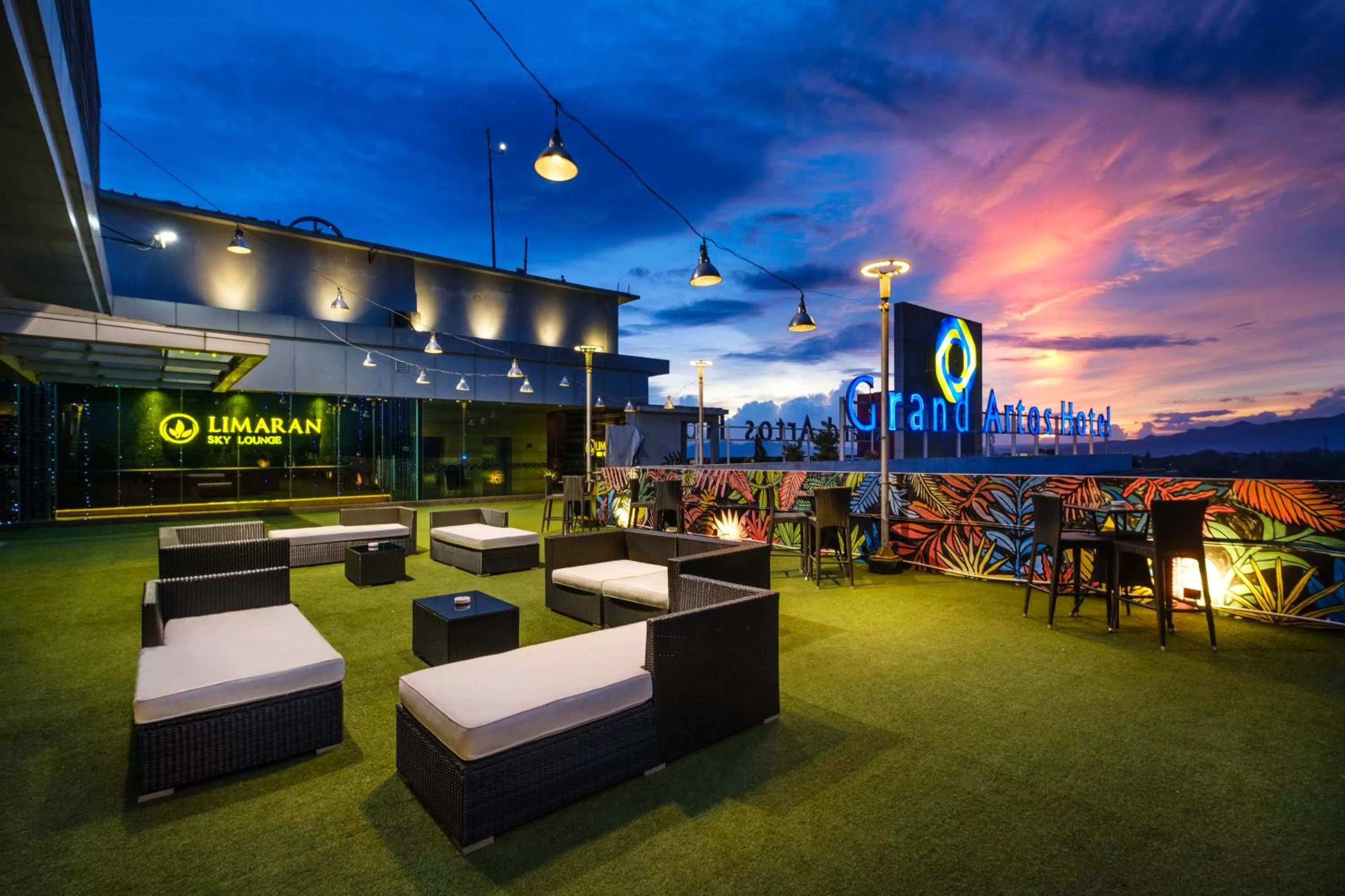 Lounge or bar in Grand Artos Hotel & Convention