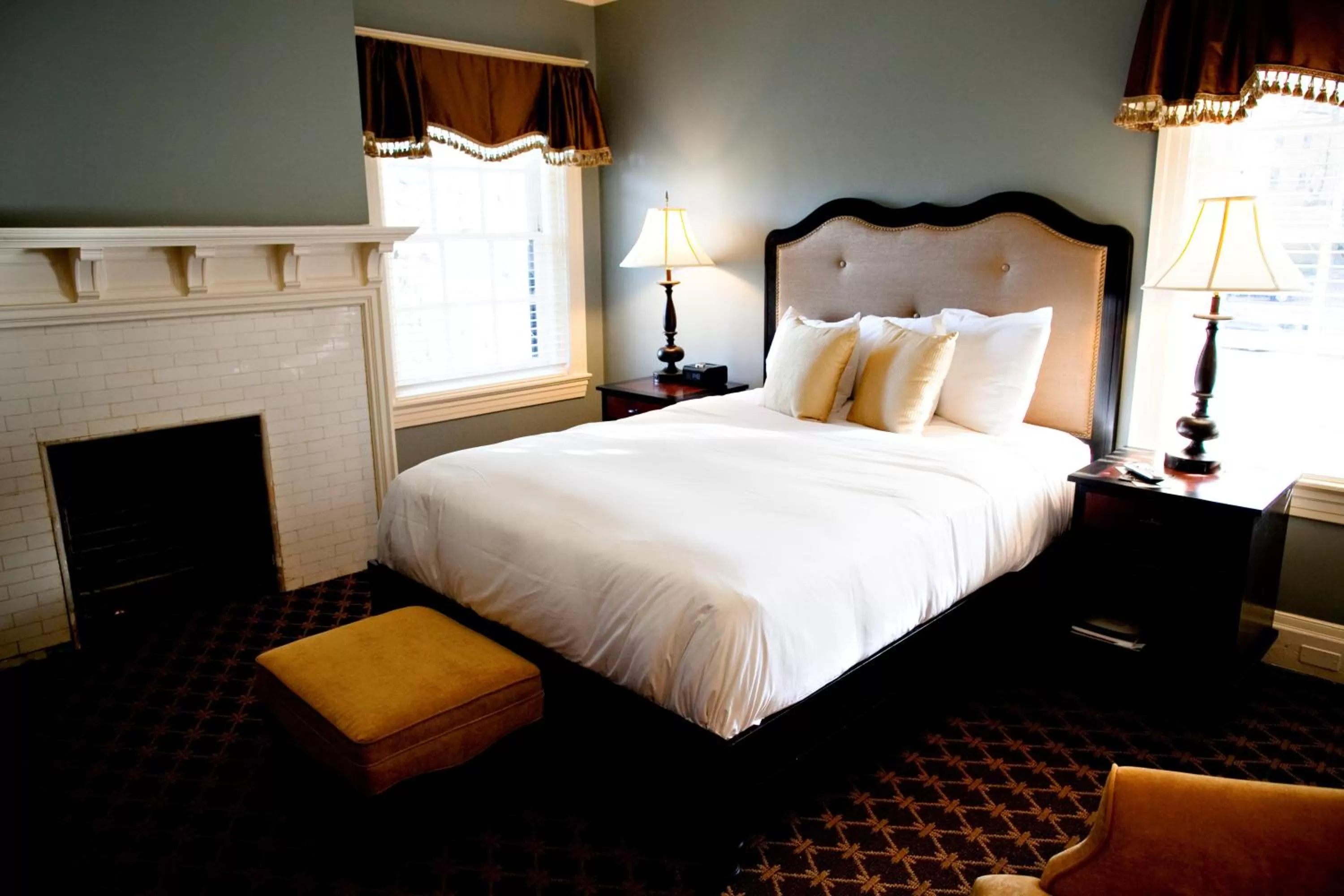 Bed in Mansions on Fifth