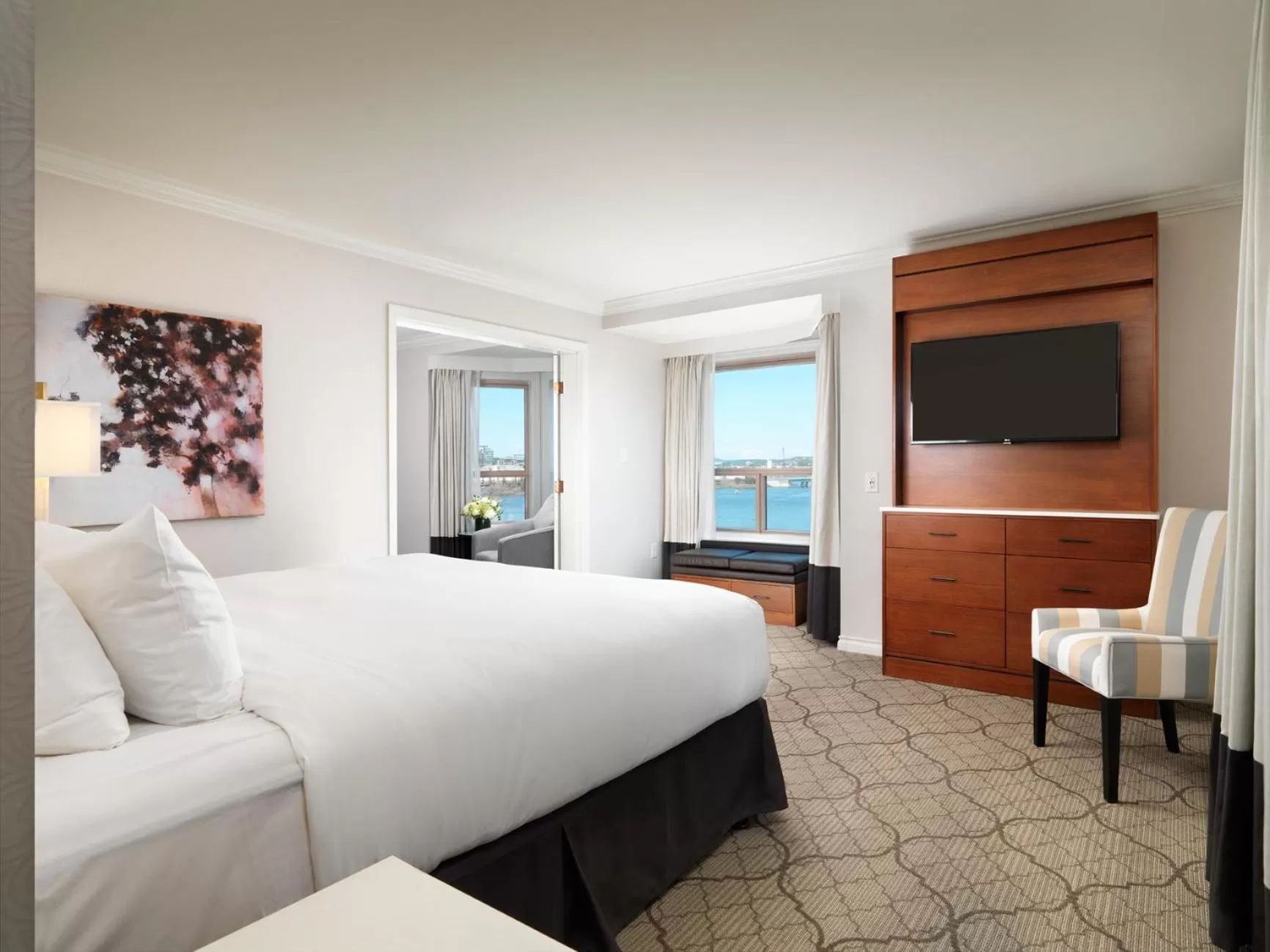 Signature Harbor View Suite: King Bed with Sofa Bed in Hotel Grand Pacific