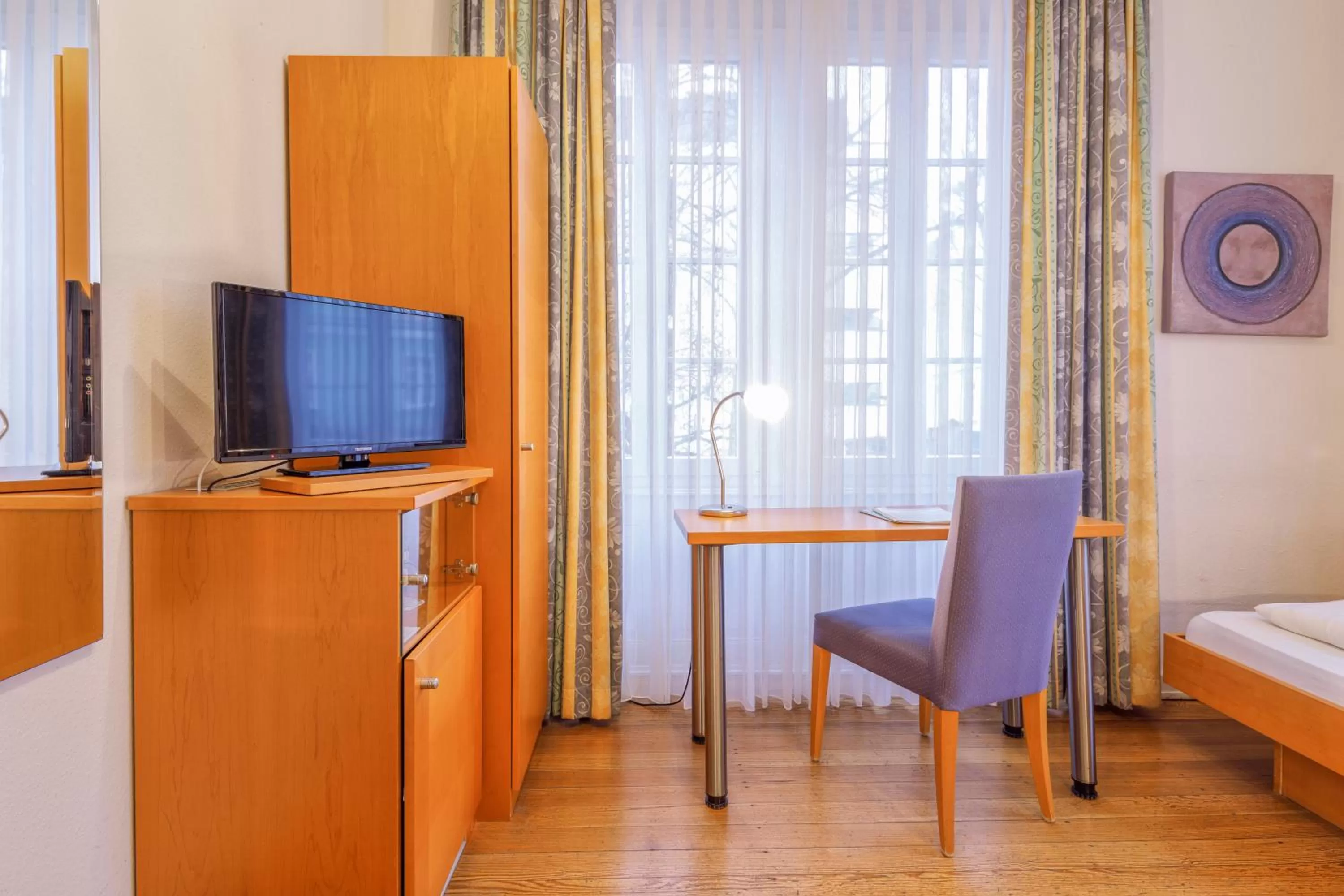 Photo of the whole room, Bed in Alleehaus