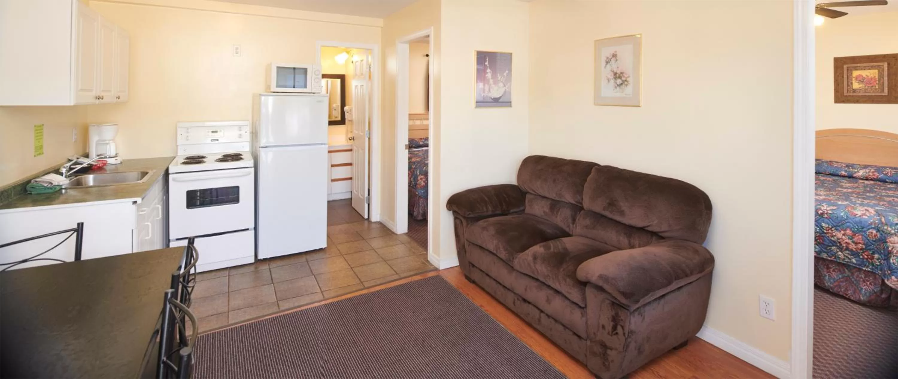 Bathroom, Seating Area in Black Sea Motel