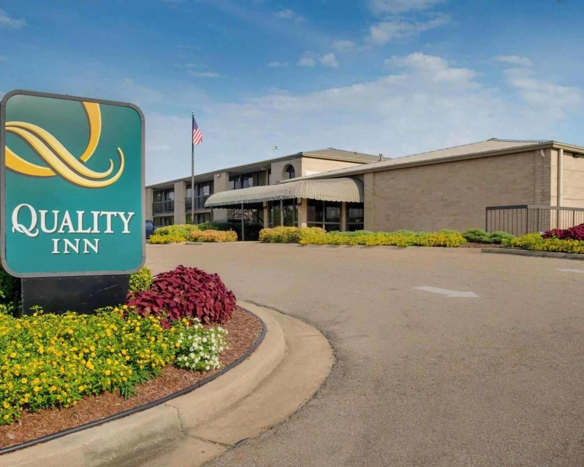 Property building in Quality Inn Columbus, MS