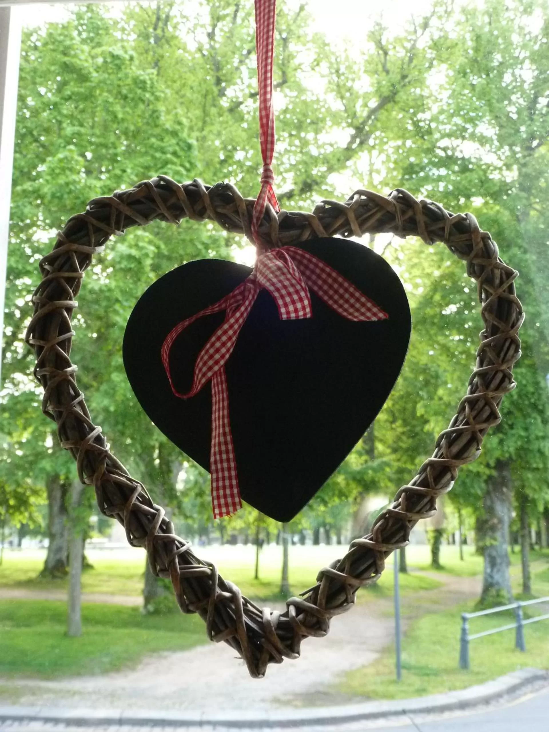 Decorative detail in Le Petit Matin