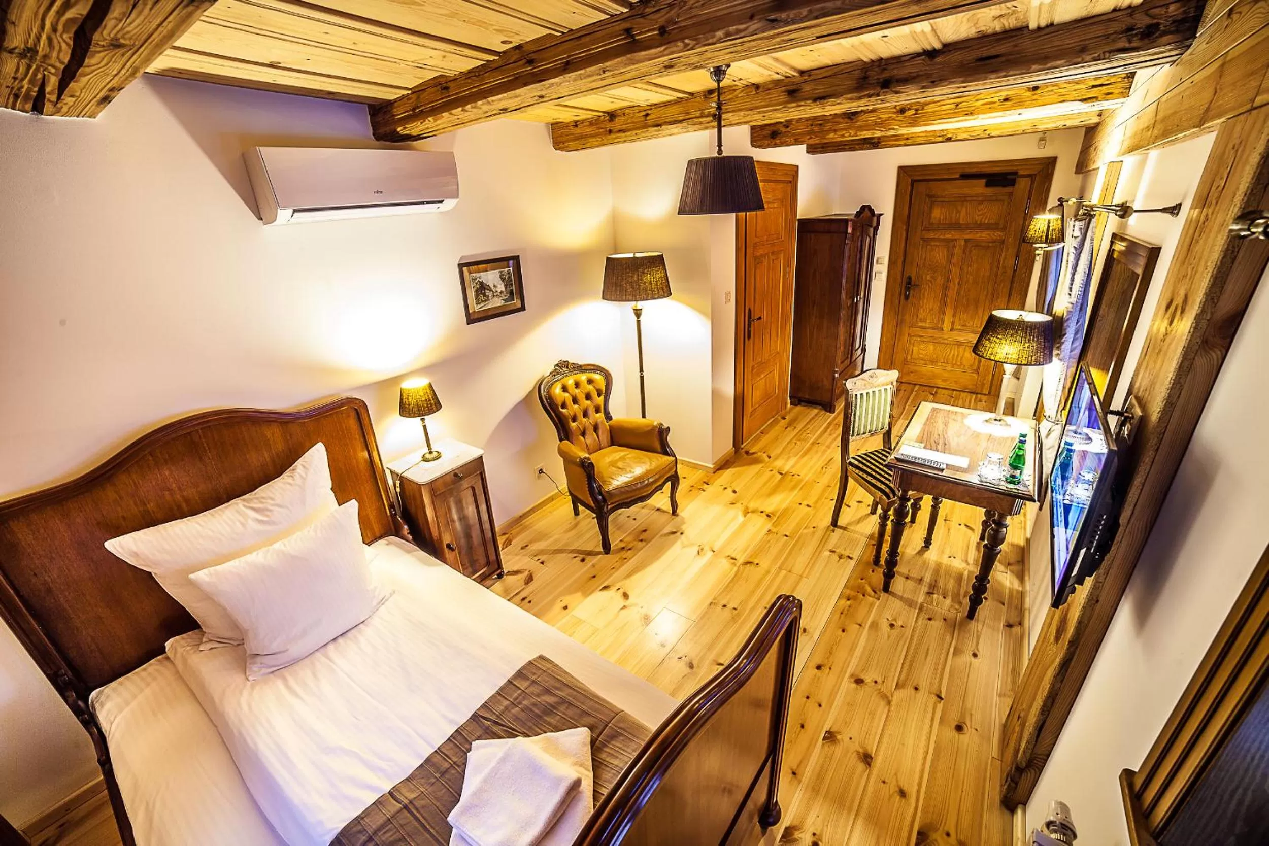 Photo of the whole room, Bed in Pensjonat Dom Zegarmistrza