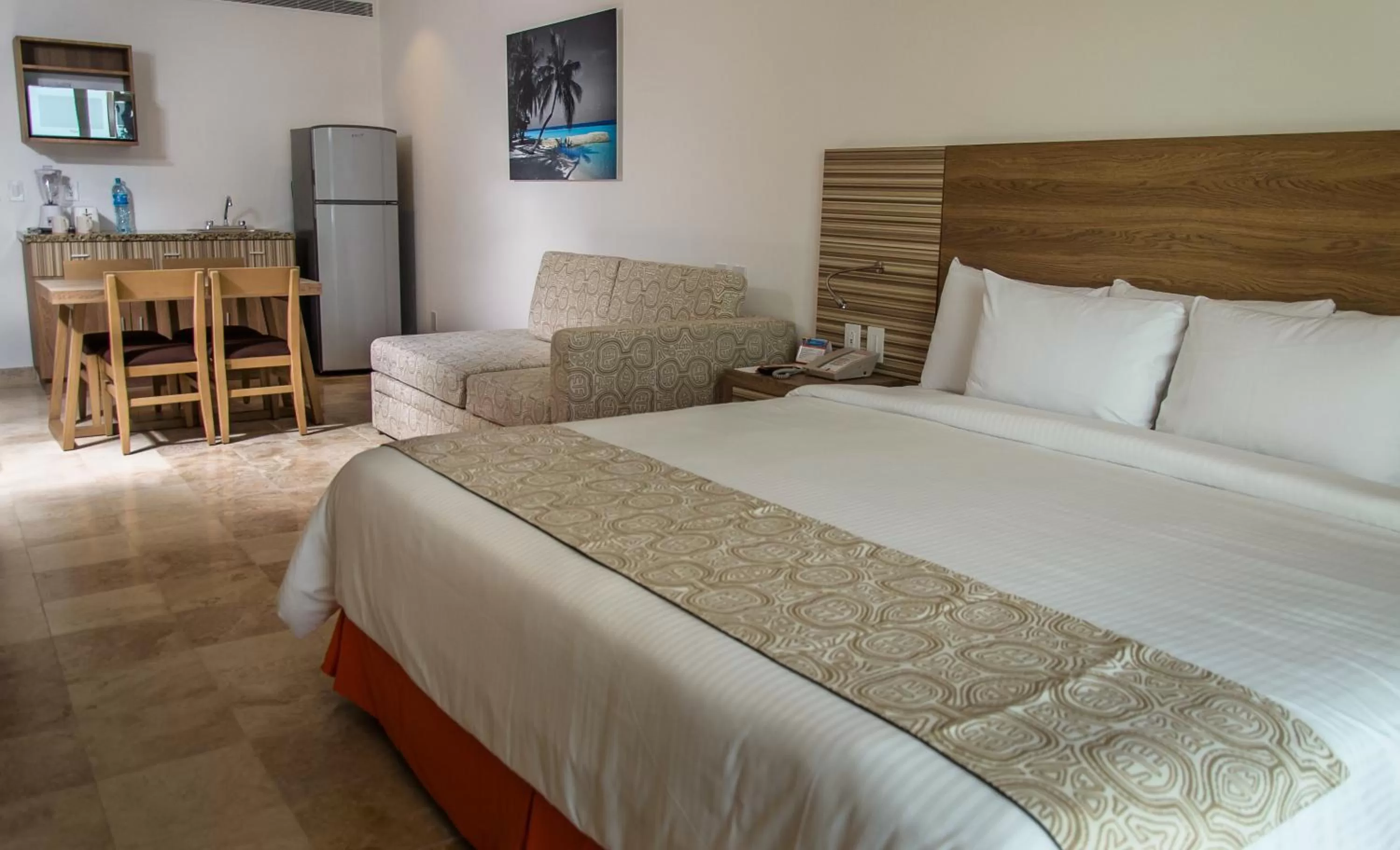 Photo of the whole room, Bed in Krystal Cancun