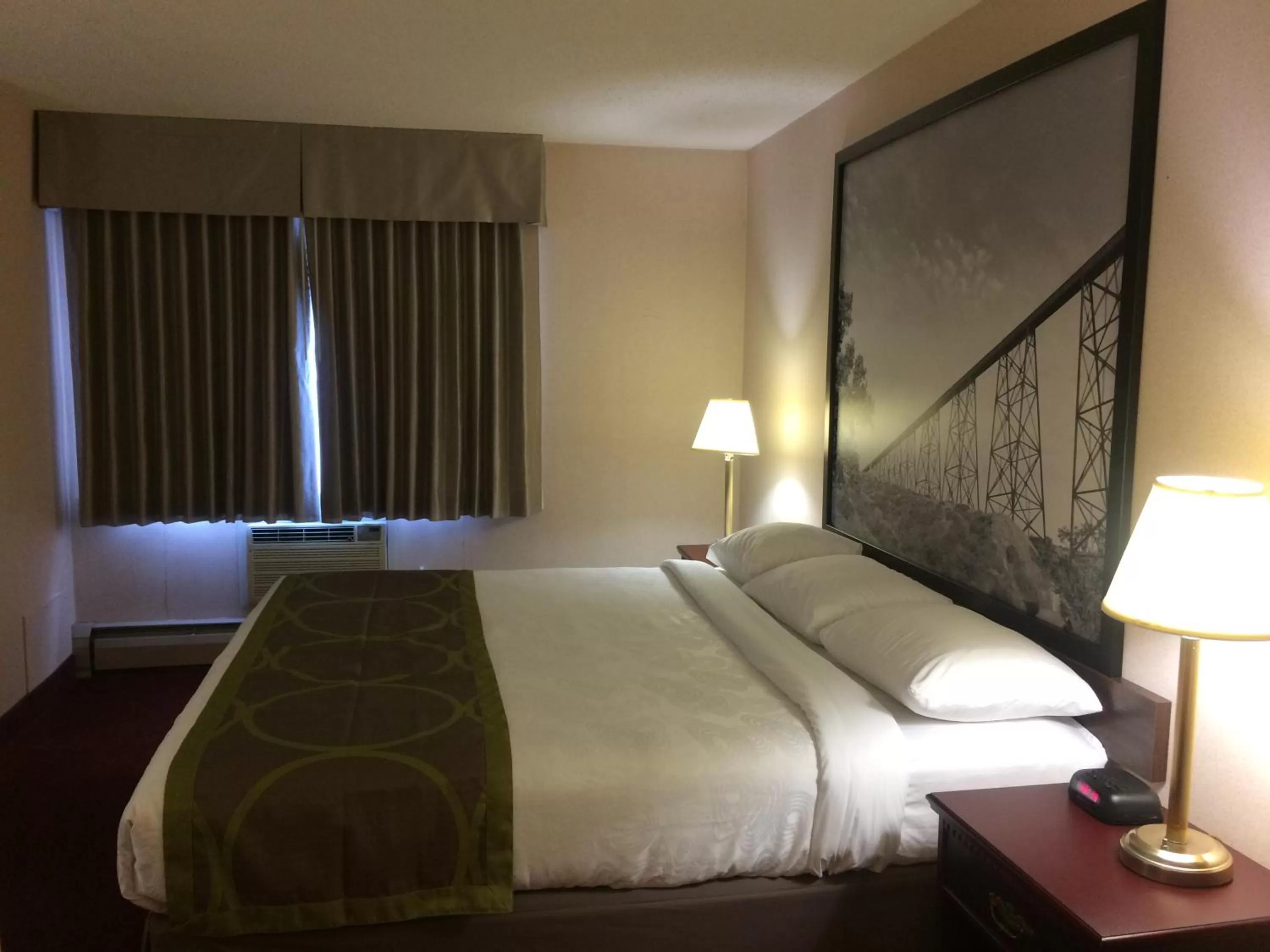 Bedroom, Bed in Super 8 by Wyndham Lethbridge