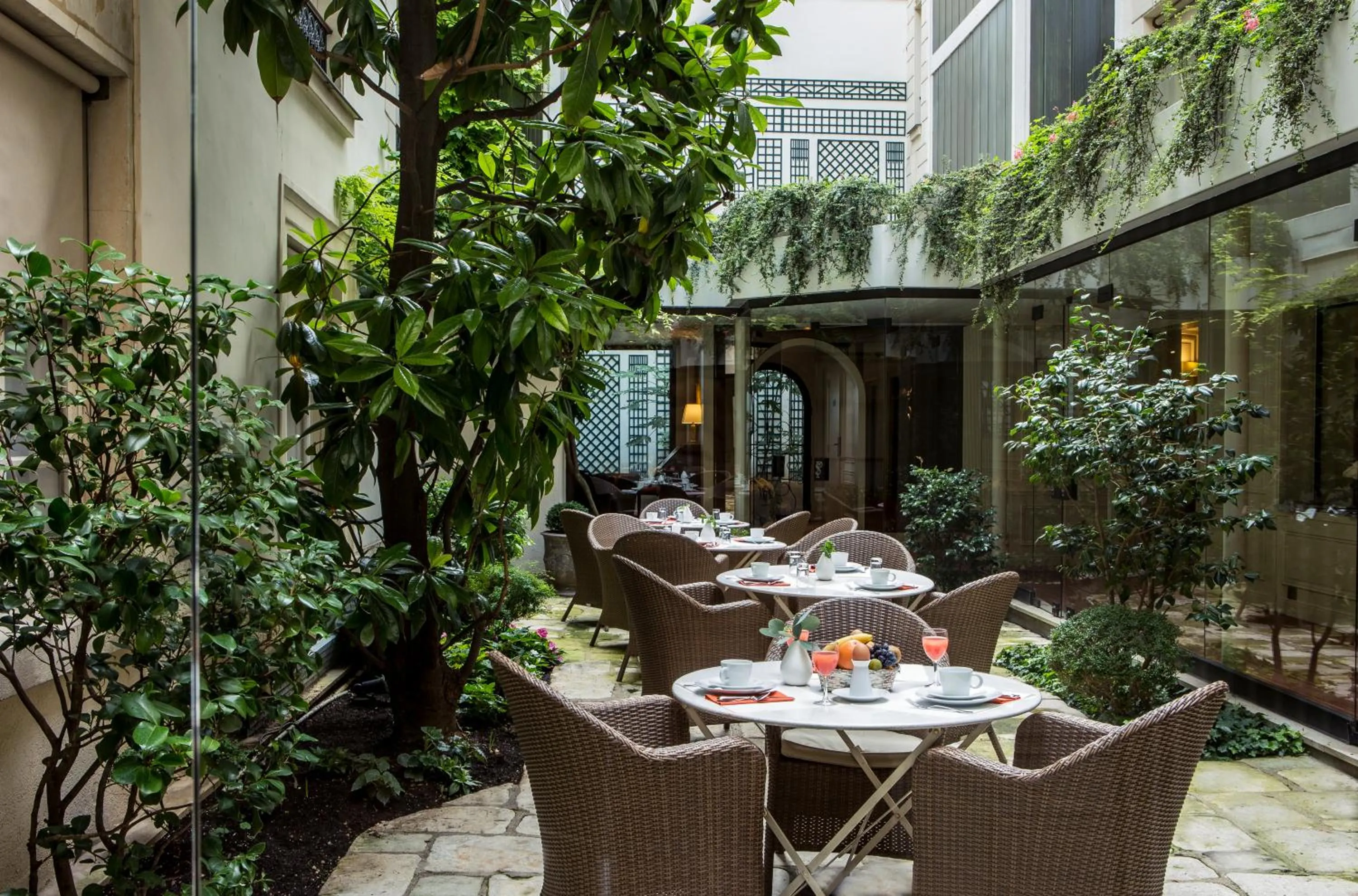 Patio in Hôtel des Saints Pères - Esprit de France