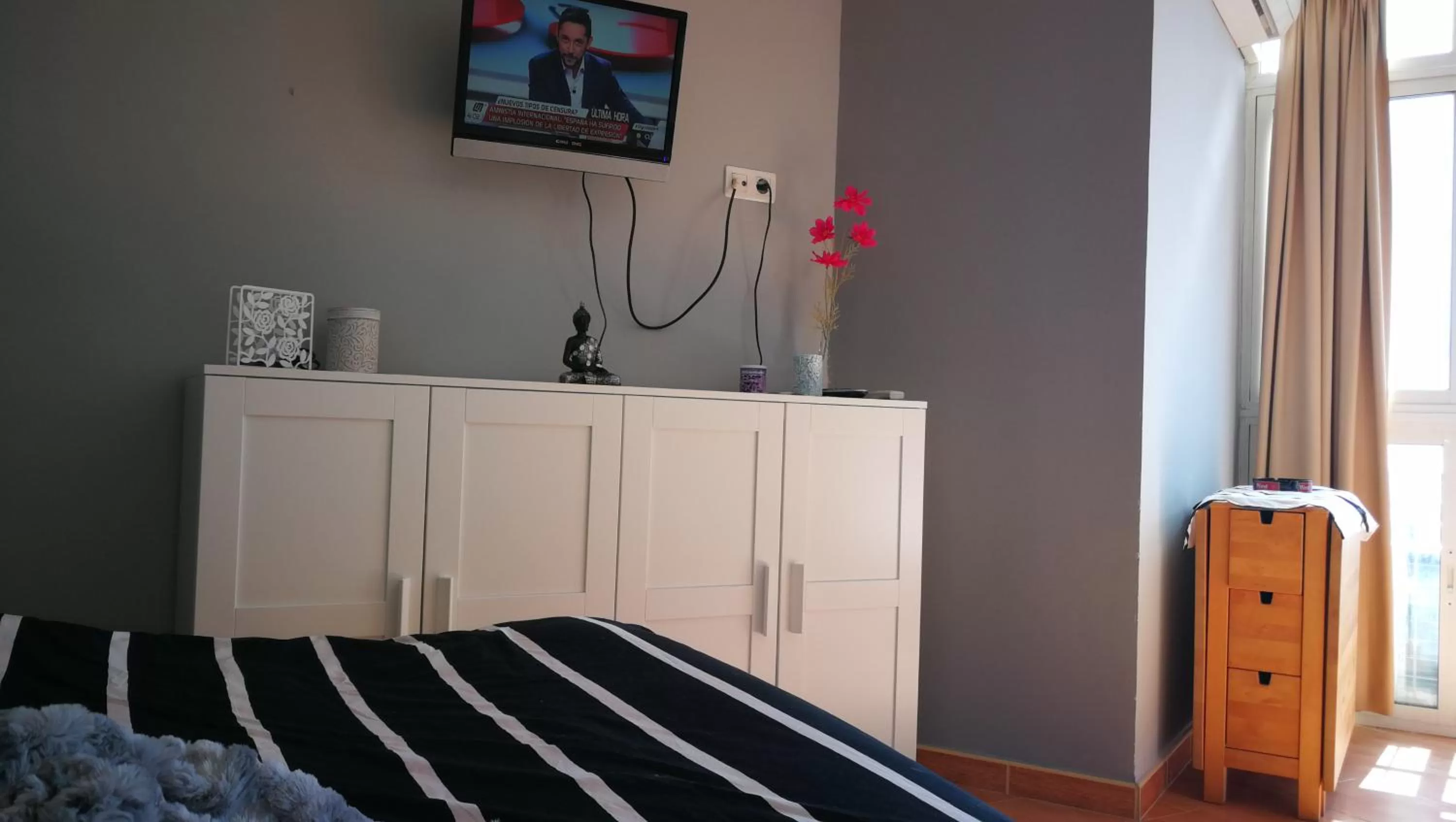 TV/Entertainment Center in Benalmadena ,apartamento-Estudio primera Línea de Playa