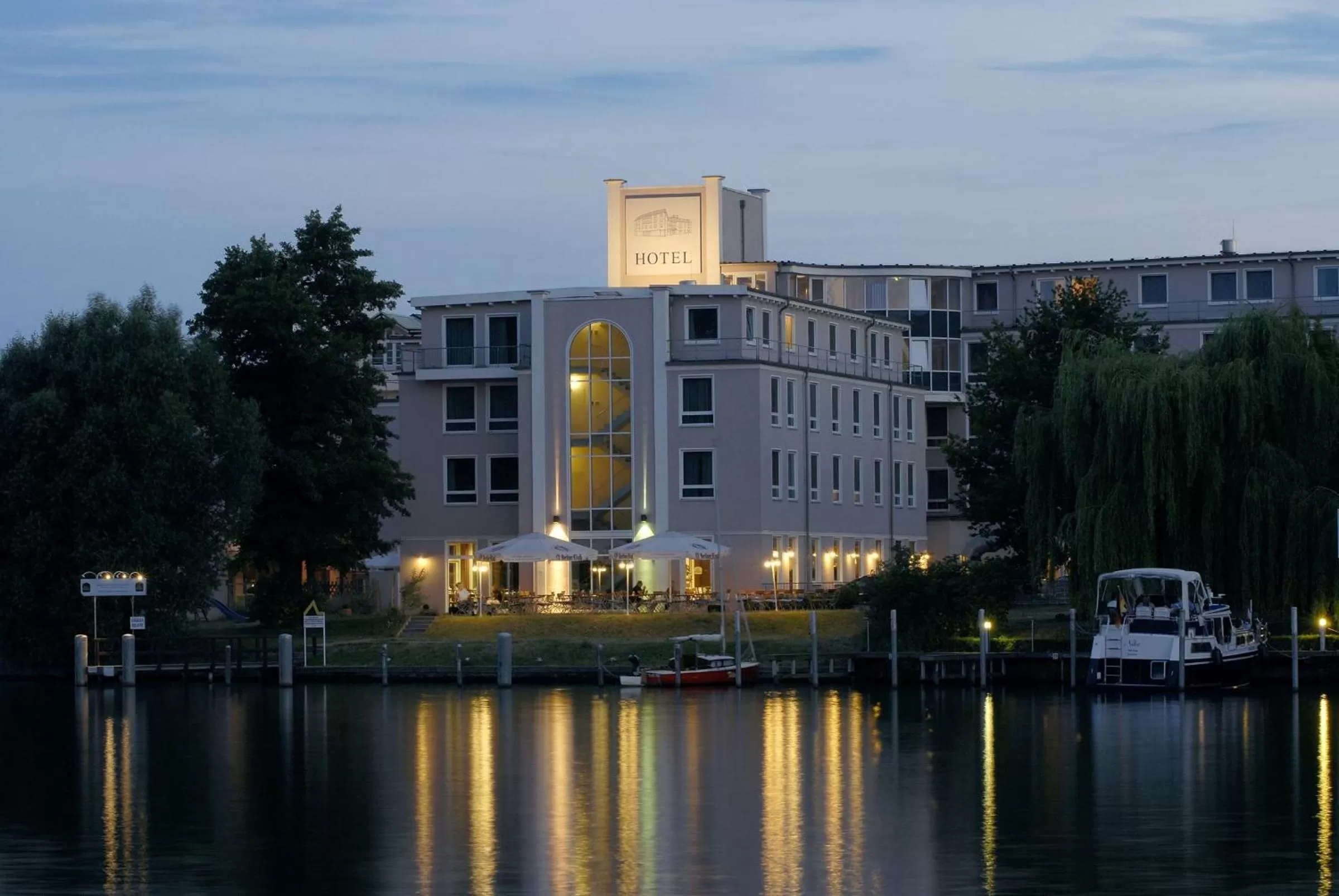 Facade/entrance in Hotel am Schloß Köpenick by Golden Tulip