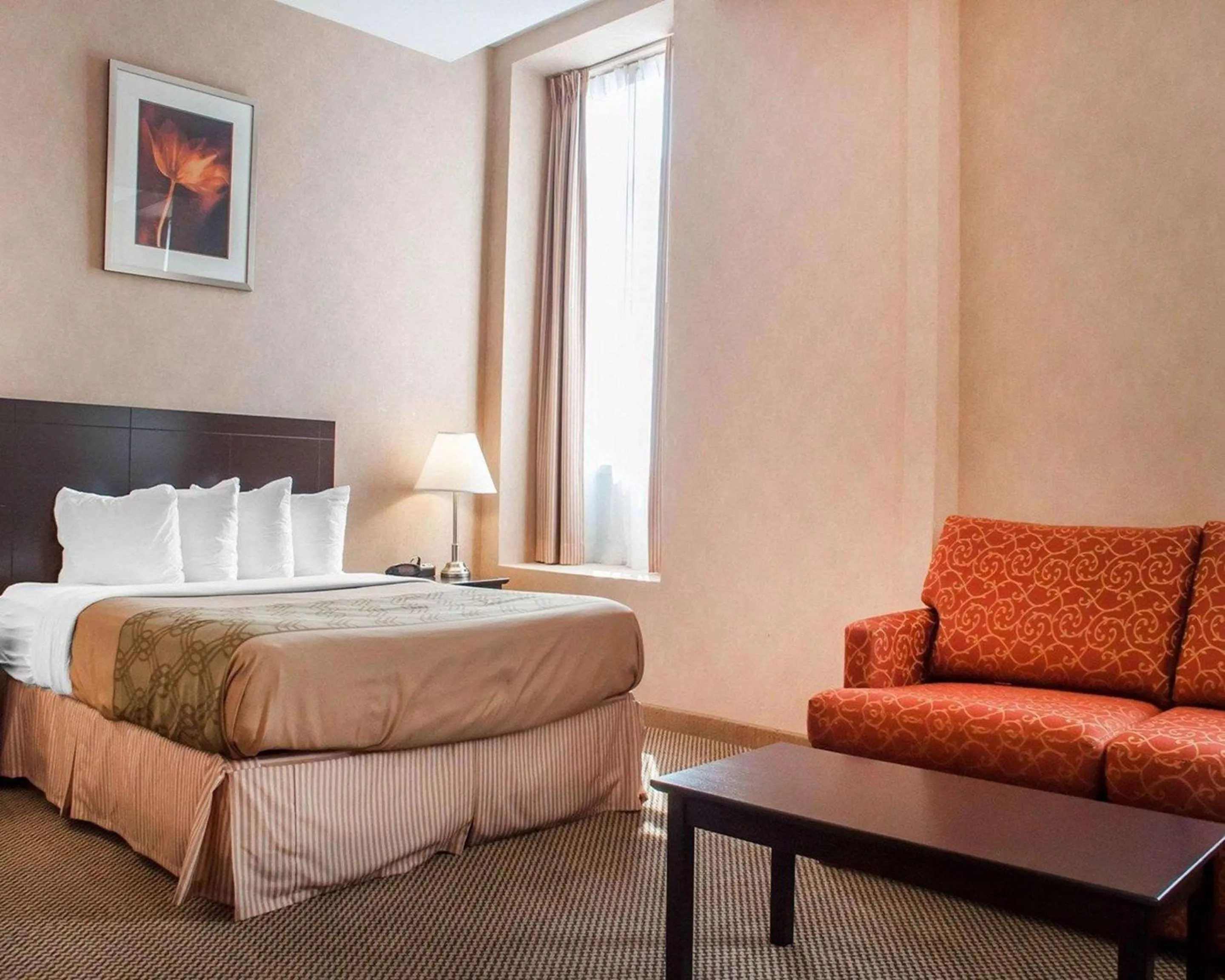 Bedroom, Bed in Econo Lodge Woodstock