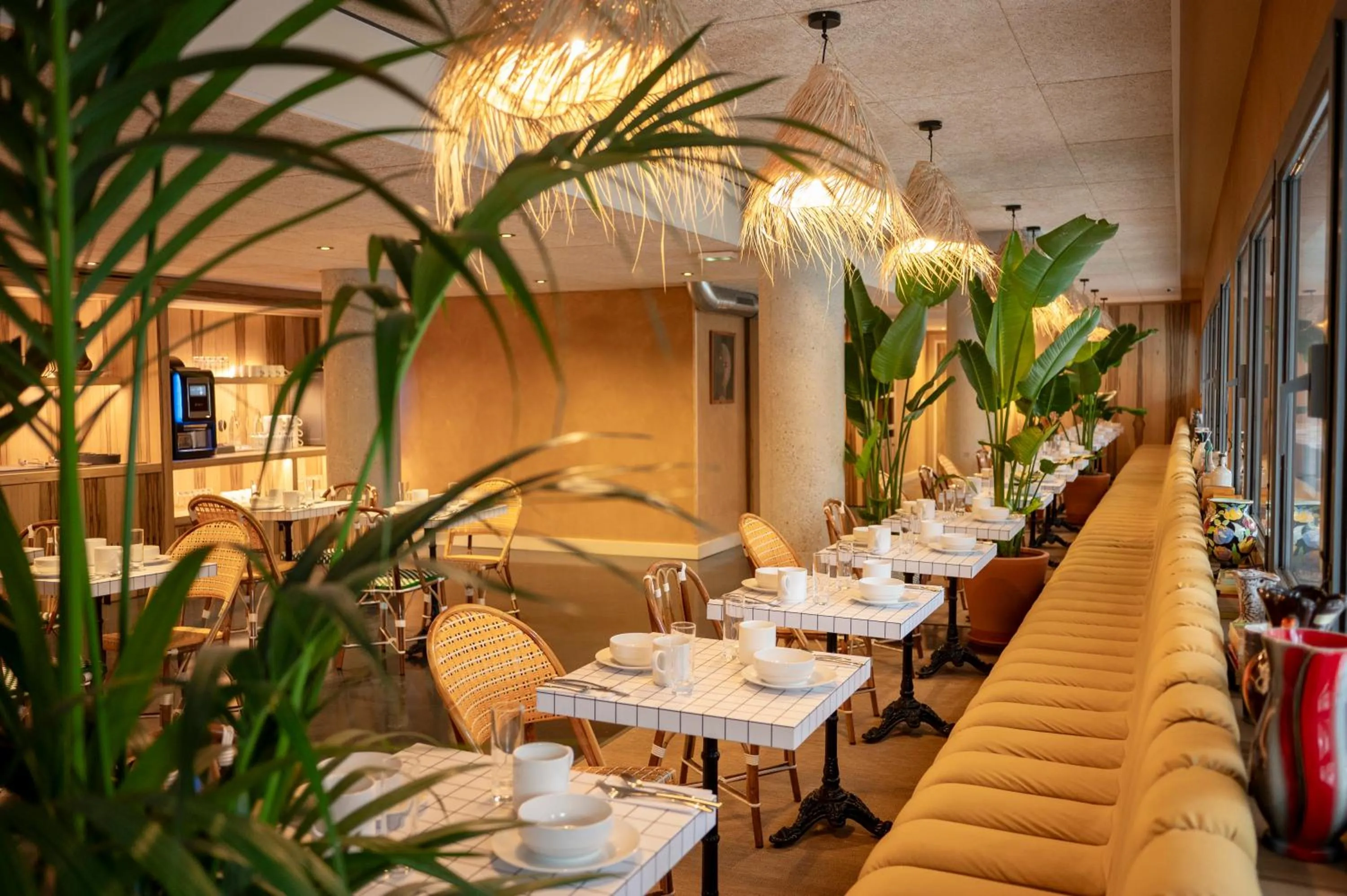 Restaurant/places to eat in Kopster Hotel Paris Porte de Versailles