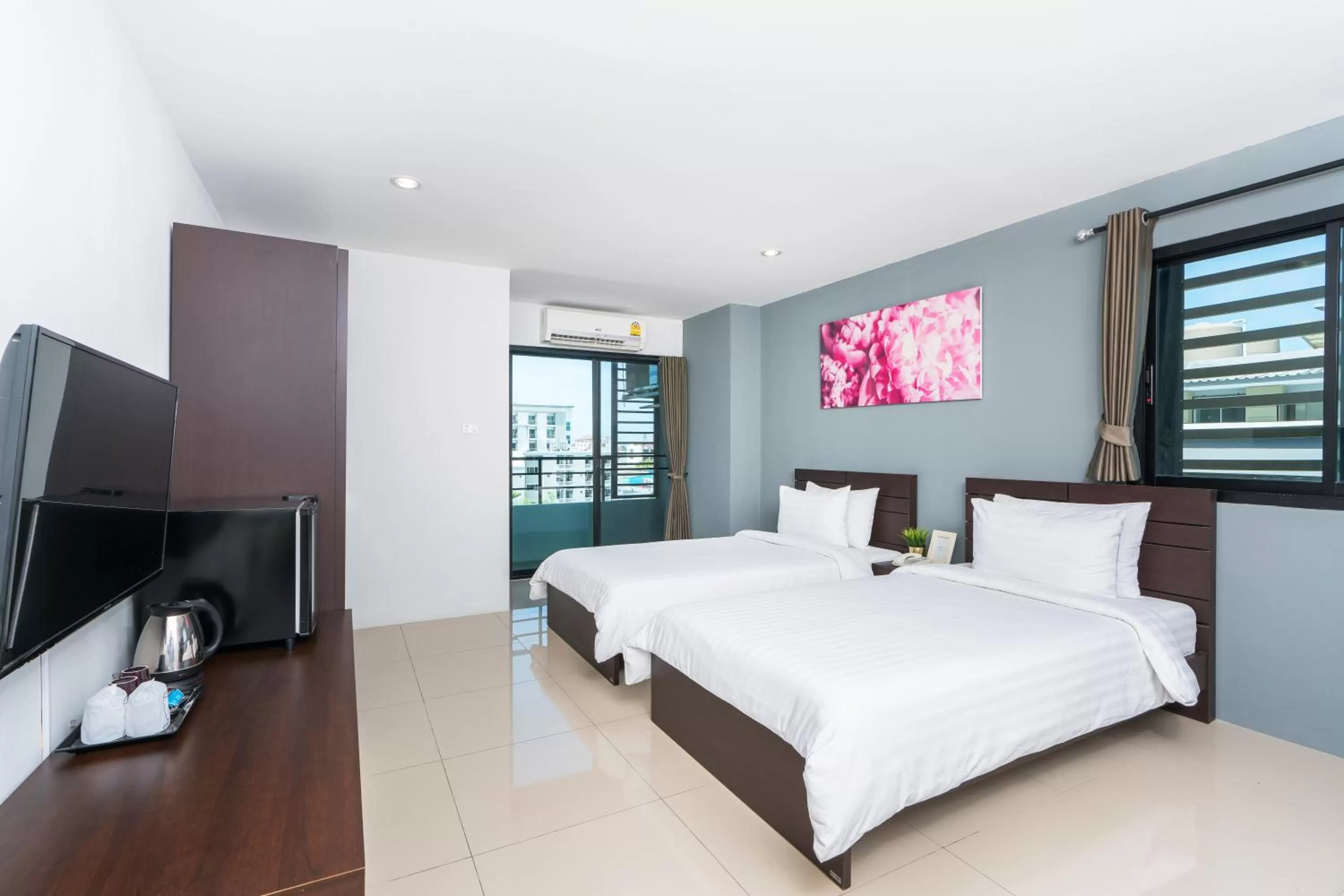 Photo of the whole room, Bed in De Botan Srinakarin Hotel & Residence