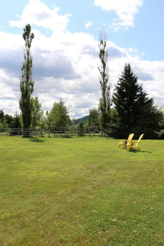 Garden in The Bond 1786 Inn