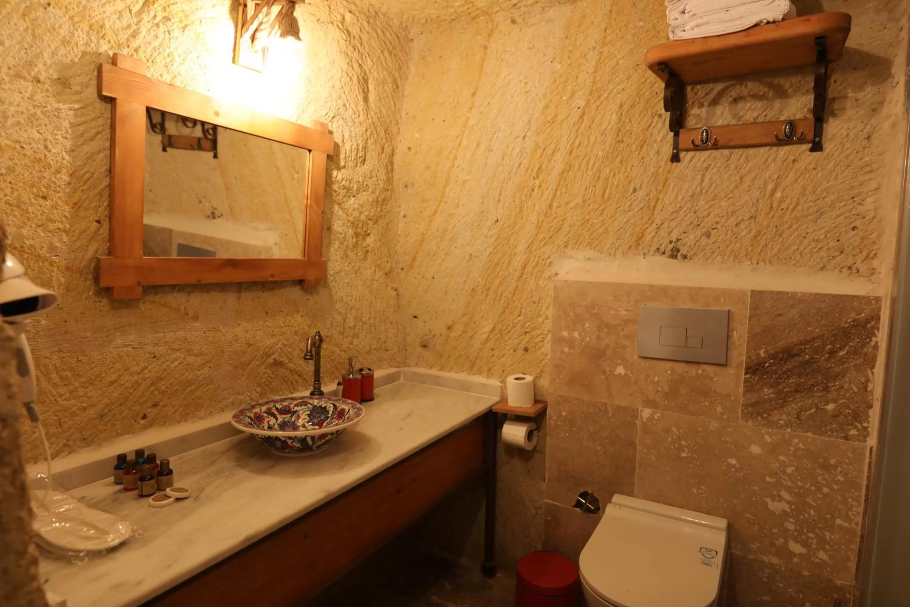 Shower in Atax Cave House