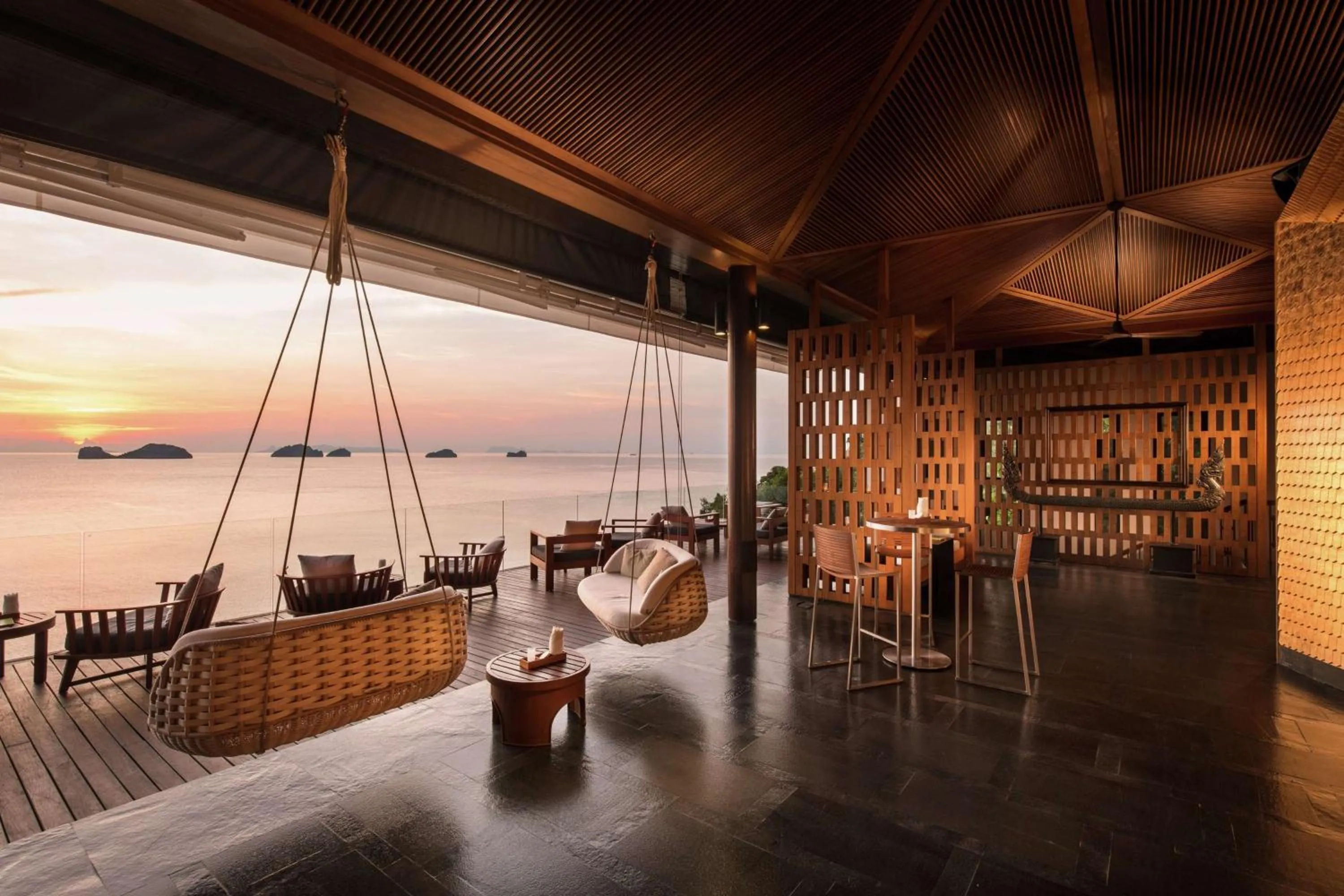 Lounge or bar in Conrad Koh Samui Residences