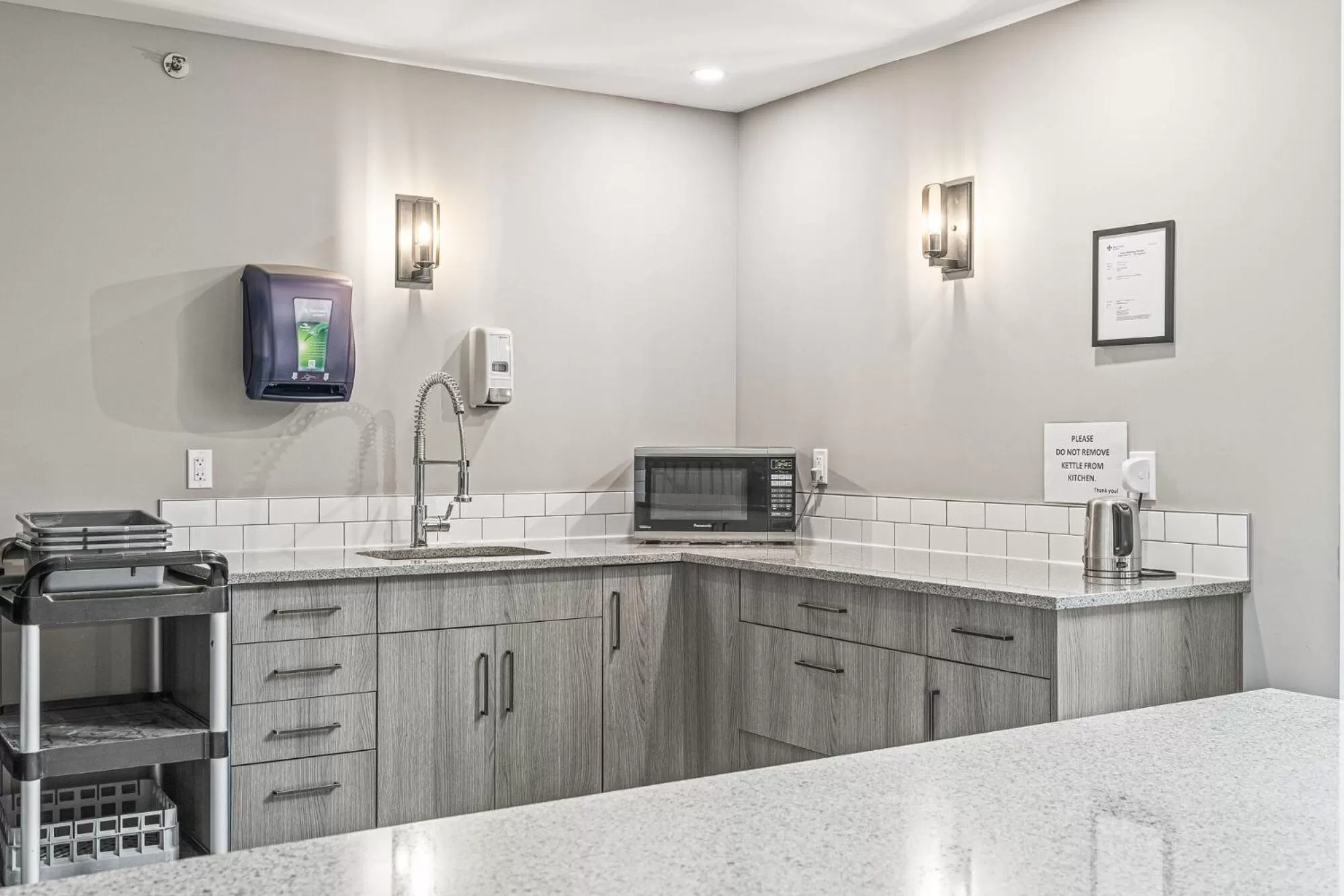 Communal lounge/ TV room in Basecamp Lodge Canmore