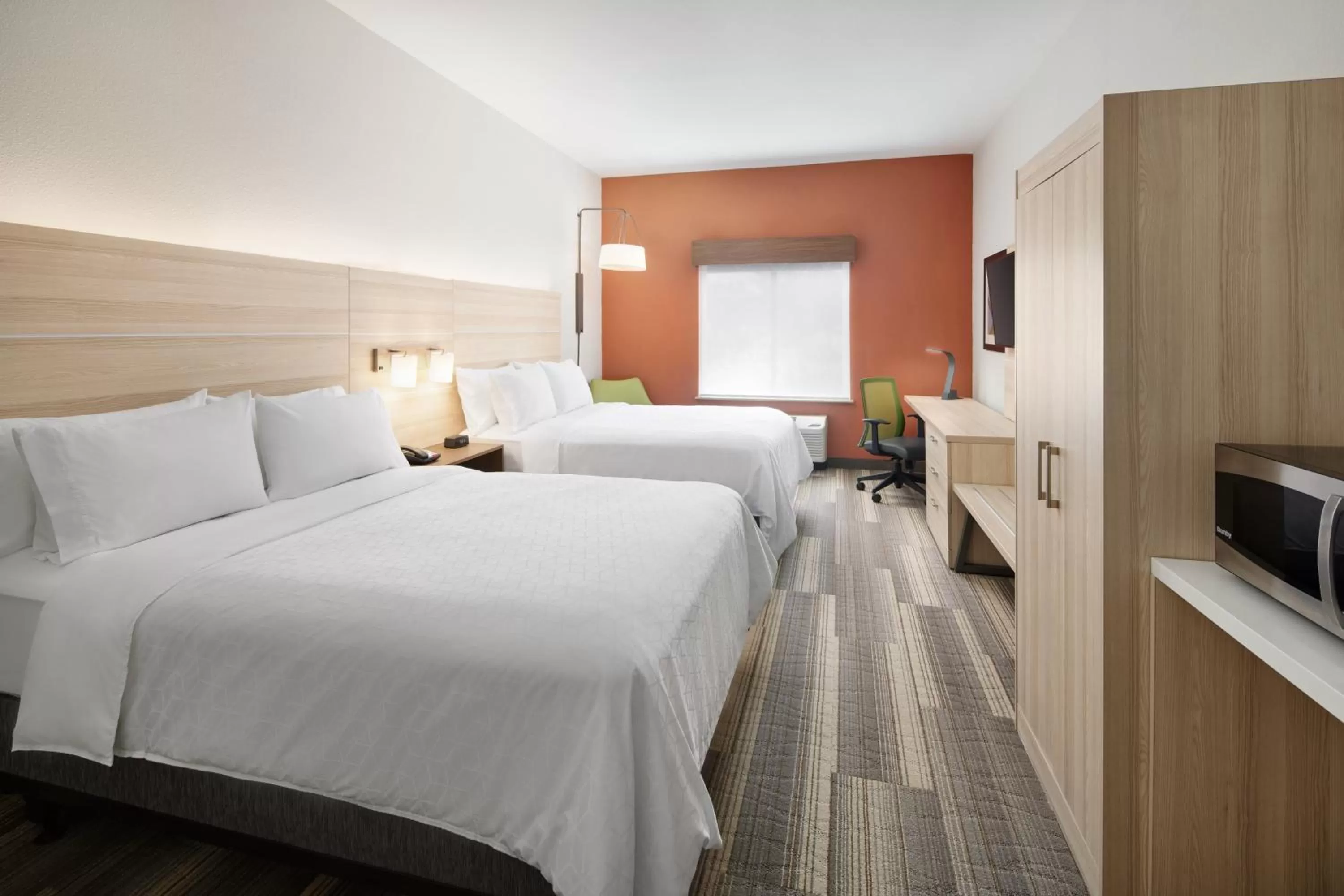 Photo of the whole room, Bed in Holiday Inn Express Hotel & Suites Salem by IHG