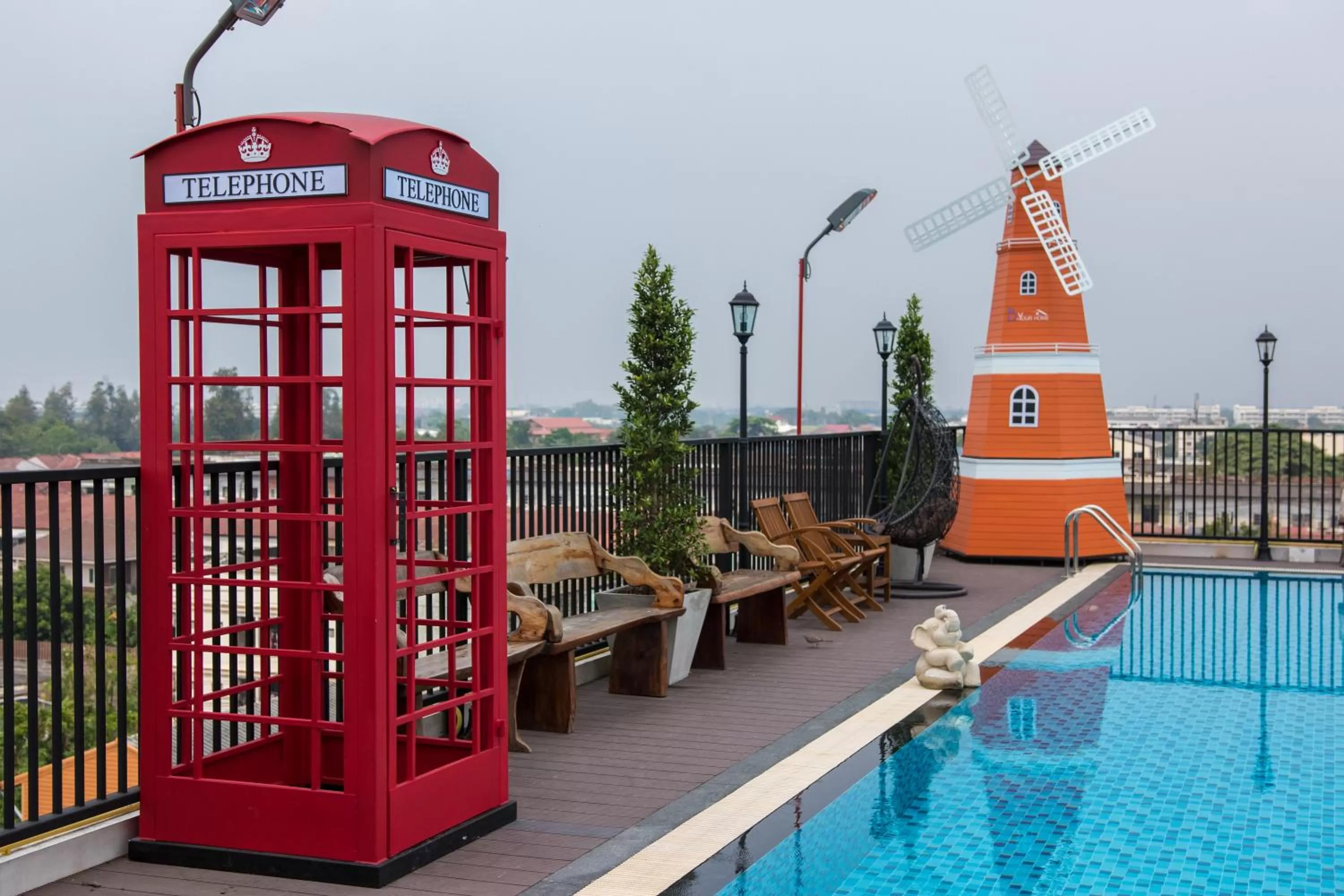 Decorative detail in B-your home Hotel Don Mueang Airport Bangkok 如你家酒店