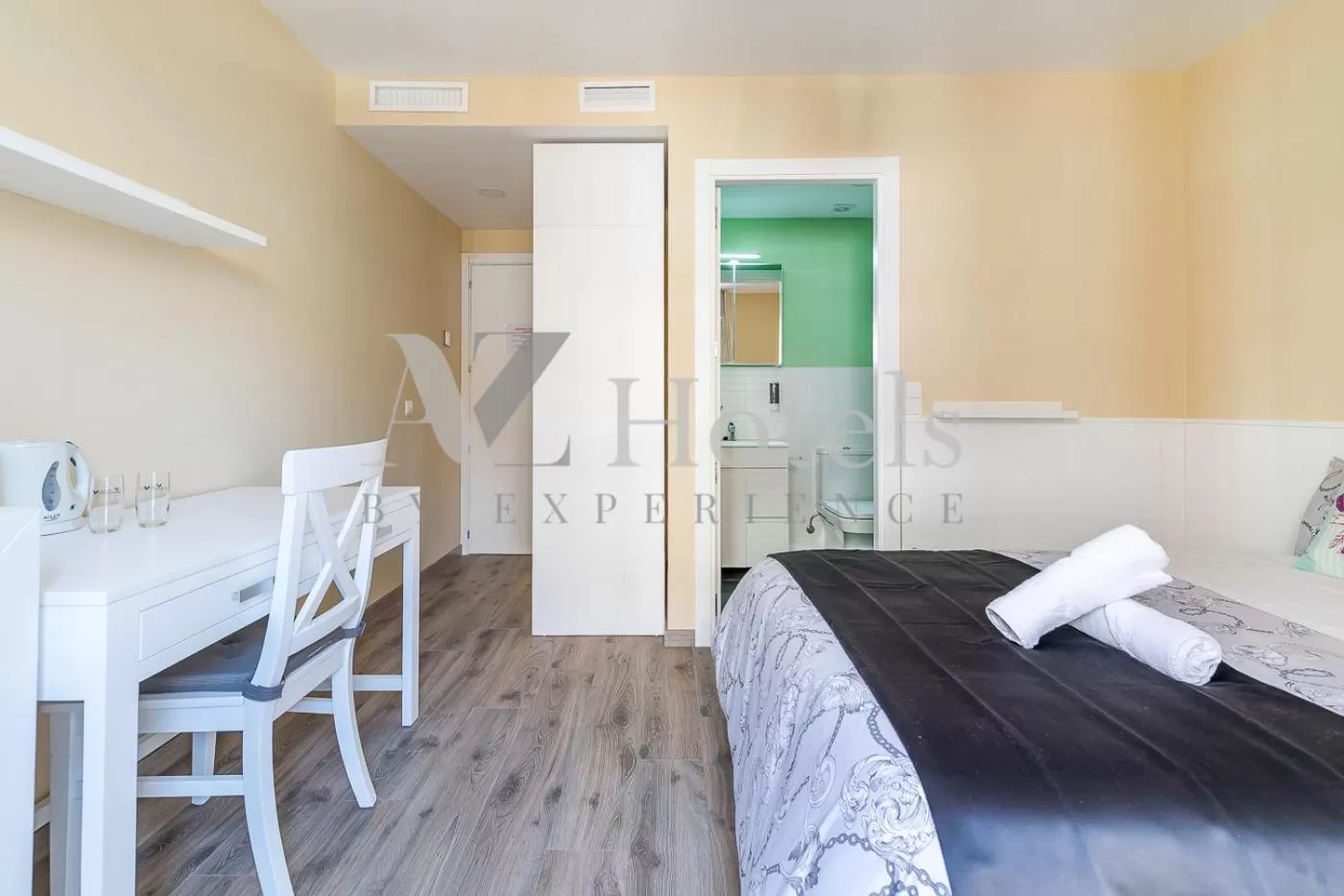 Photo of the whole room, Bed in AYZ Villegas - Auto check-in property