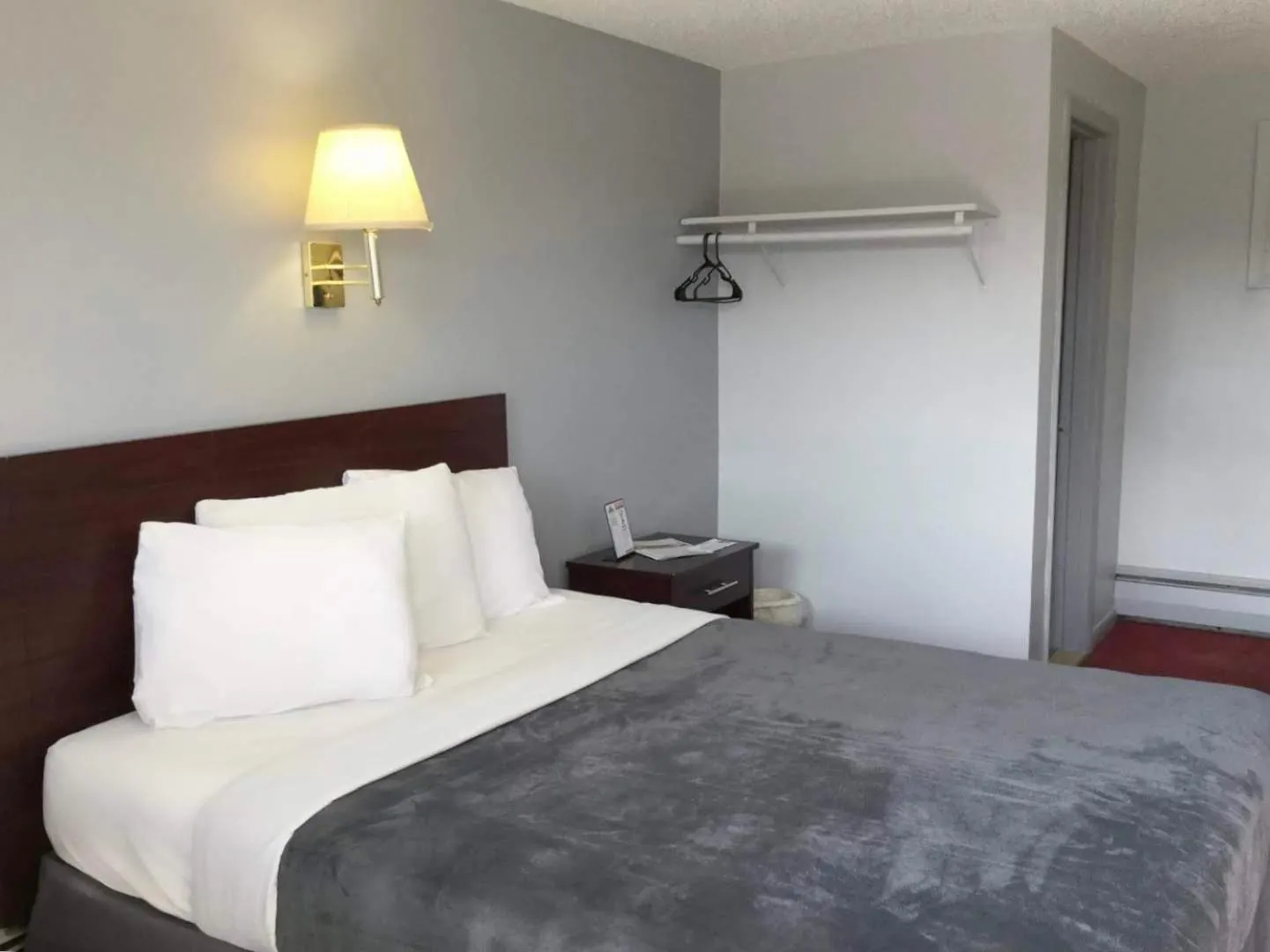 Photo of the whole room in Swiss Cottage Inn