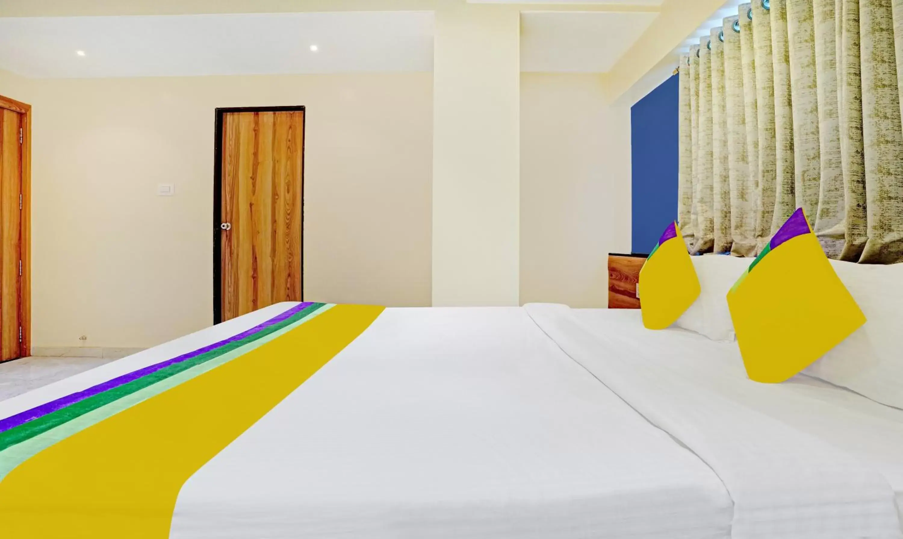 Deluxe Double Room - single occupancy in Itsy By Treebo - Radhika Ex Deluxe Double Room - single occupancy in Itsy By Treebo - Radhika Ex