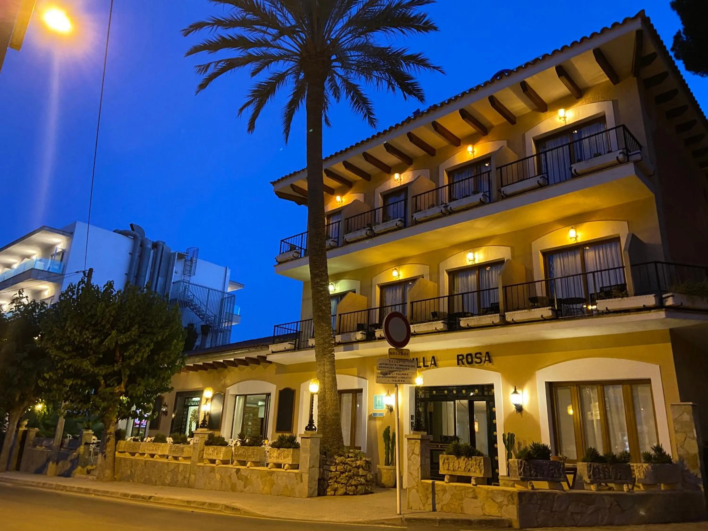 Facade/entrance in Hs Villa Rosa Paguera