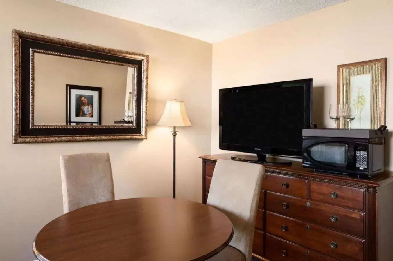 Superior King Suite in The Senator Hotel & Conference Center Timmins Superior King Suite in The Senator Hotel & Conference Center Timmins