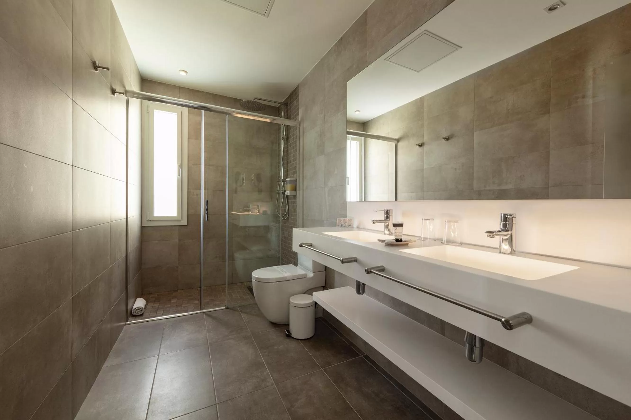 Bathroom in Hotel Oasis