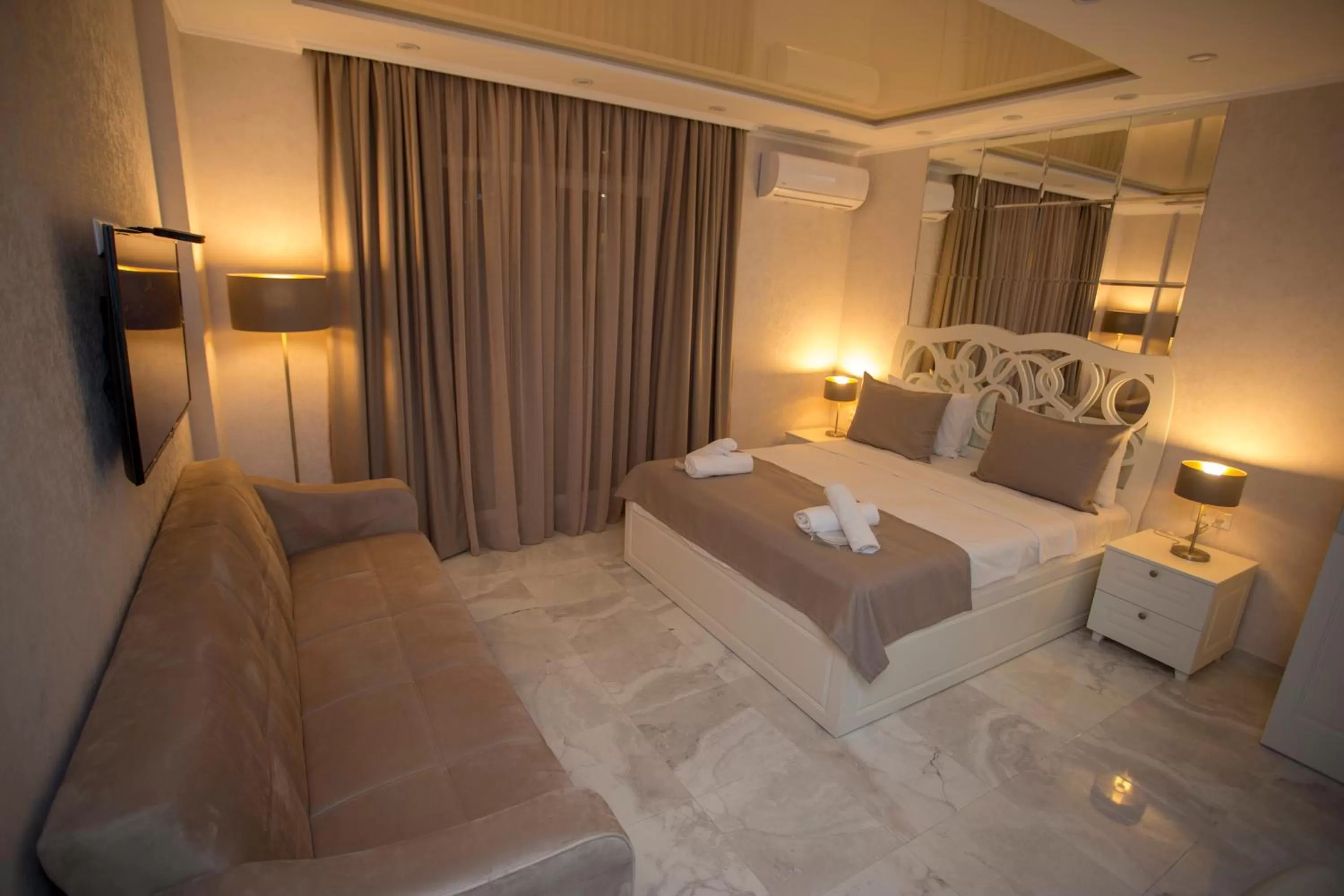 Photo of the whole room, Bed in Blue Star Batumi