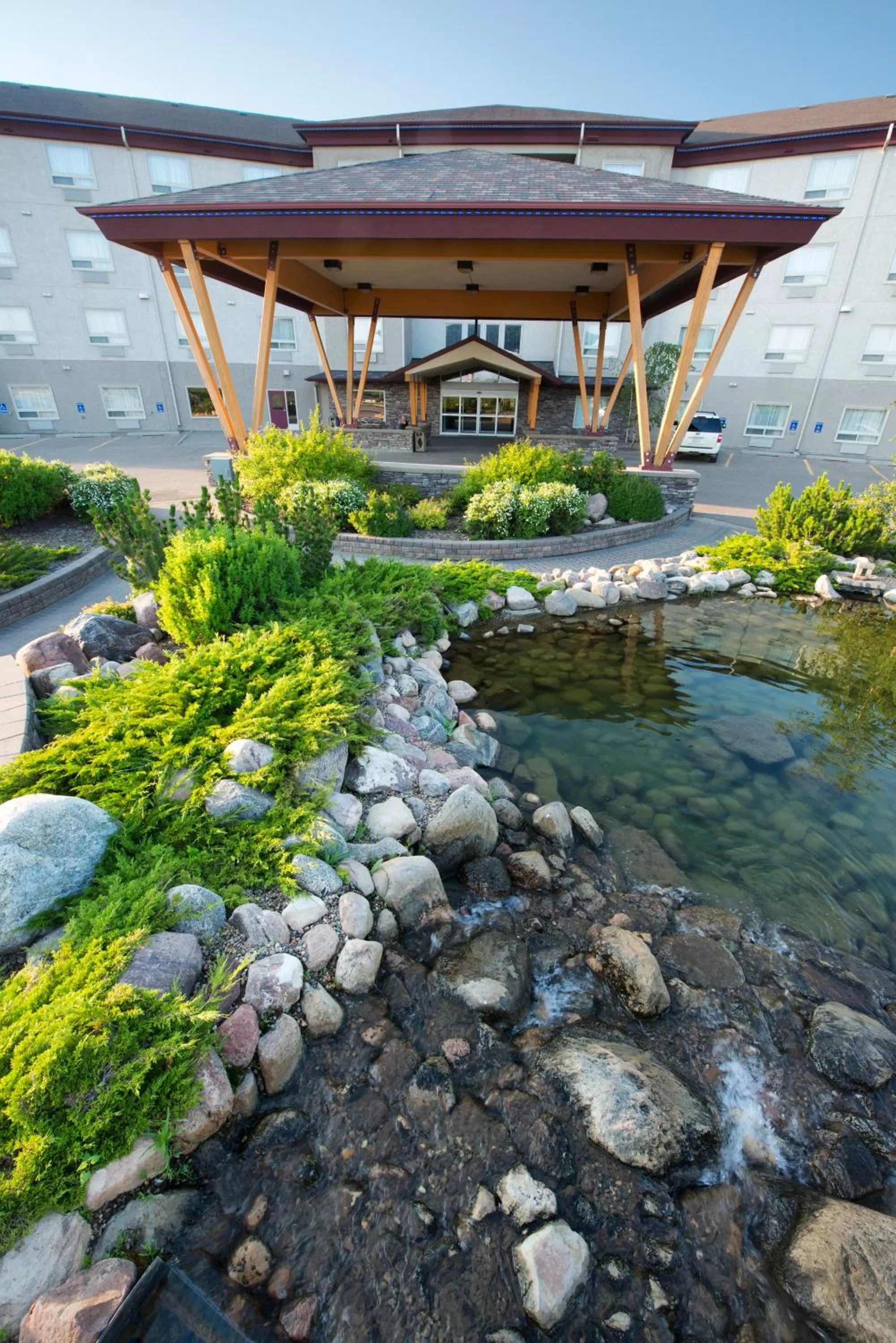 Facade/entrance in Gold Eagle Lodge