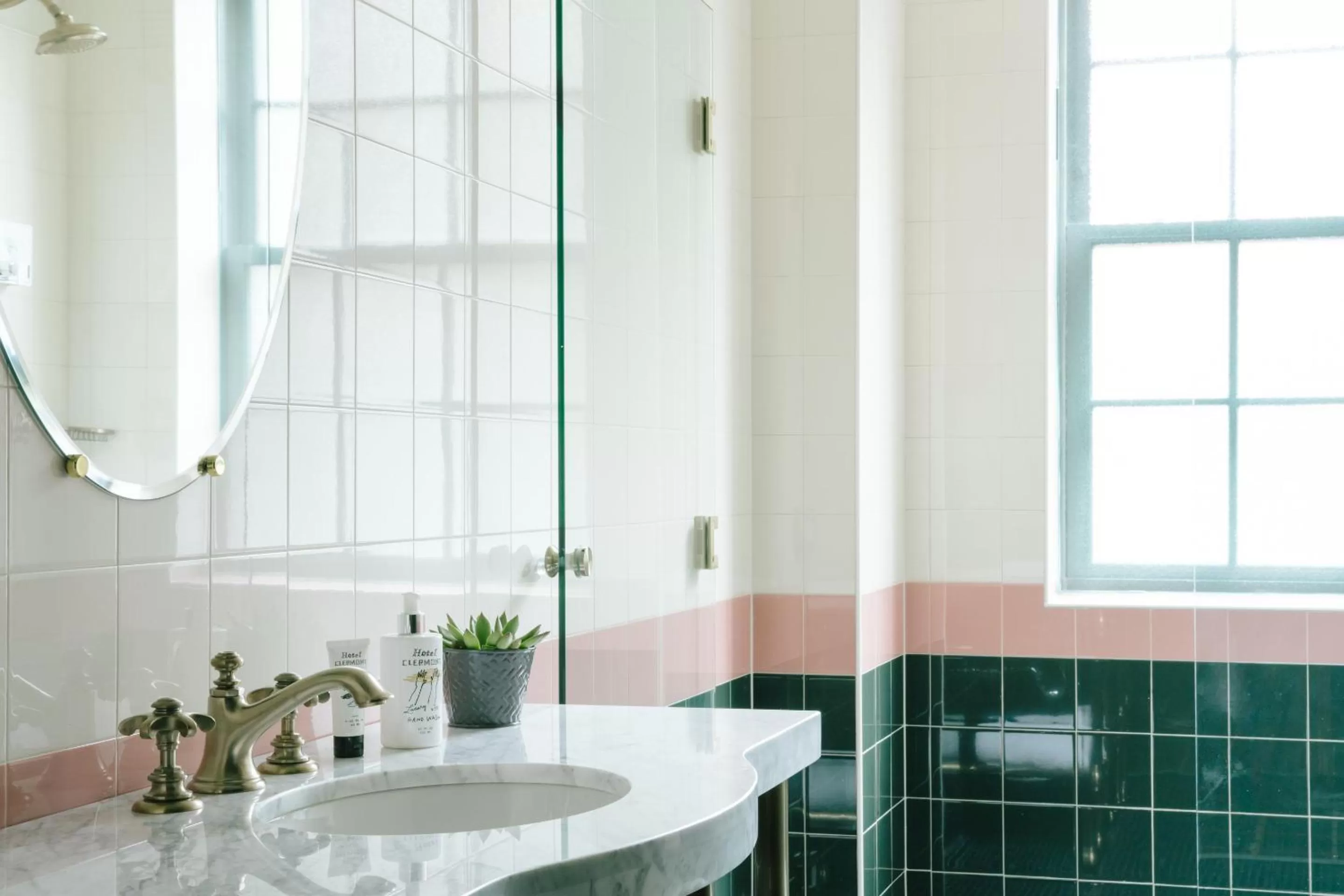 Bathroom in Hotel Clermont Atlanta, by Oliver