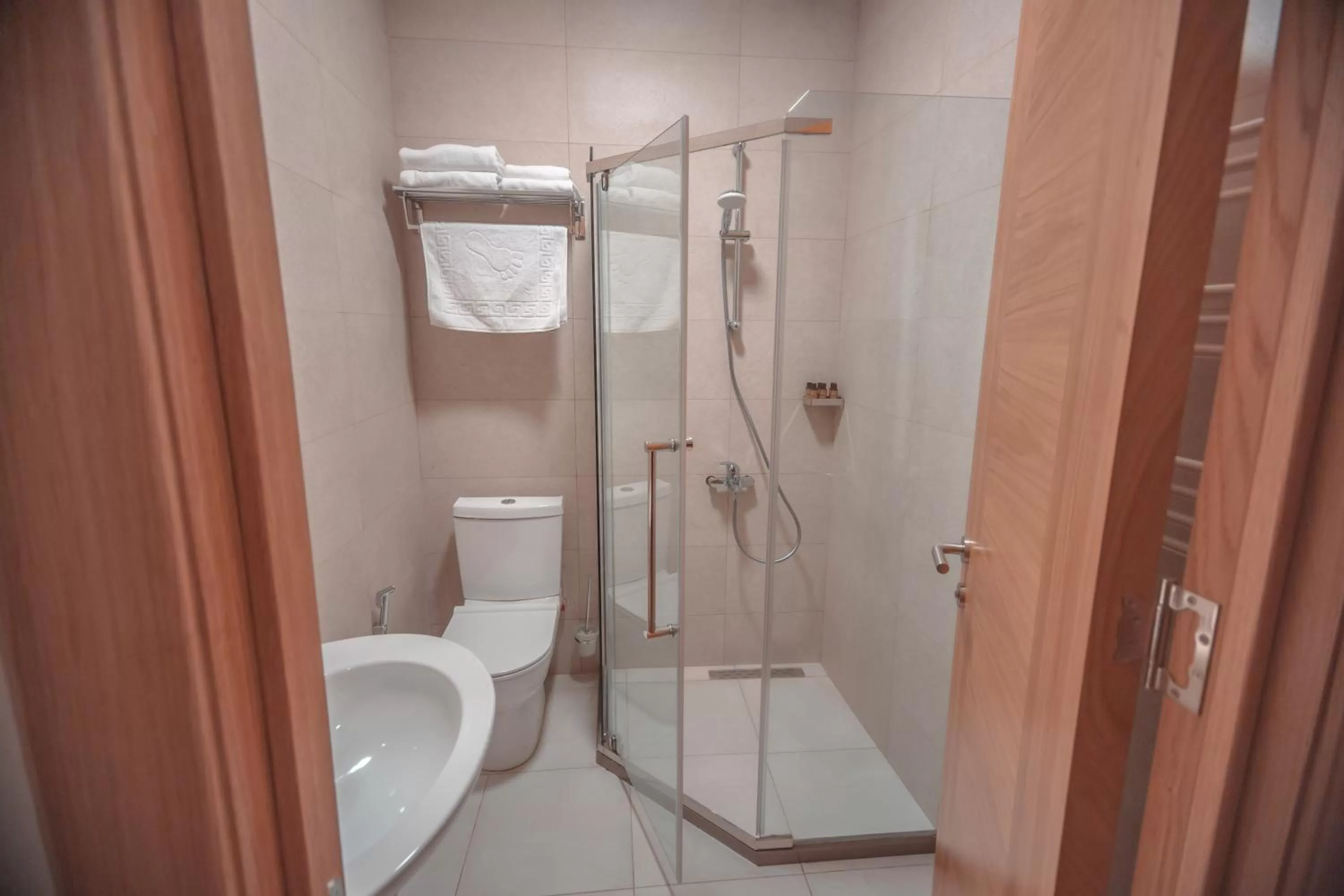 Shower, Bathroom in Hotel Banovani