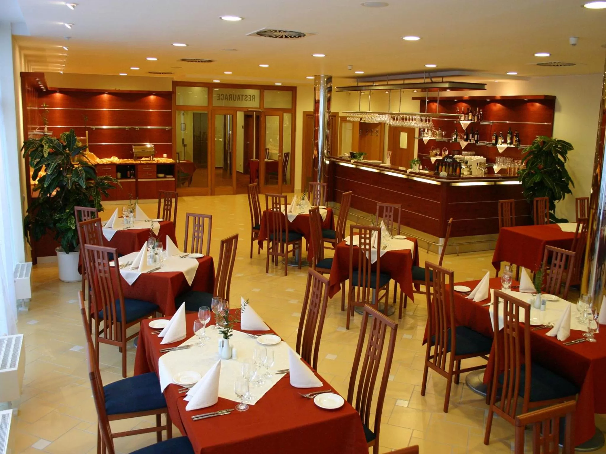 Restaurant/places to eat in Ramada Airport Hotel Prague