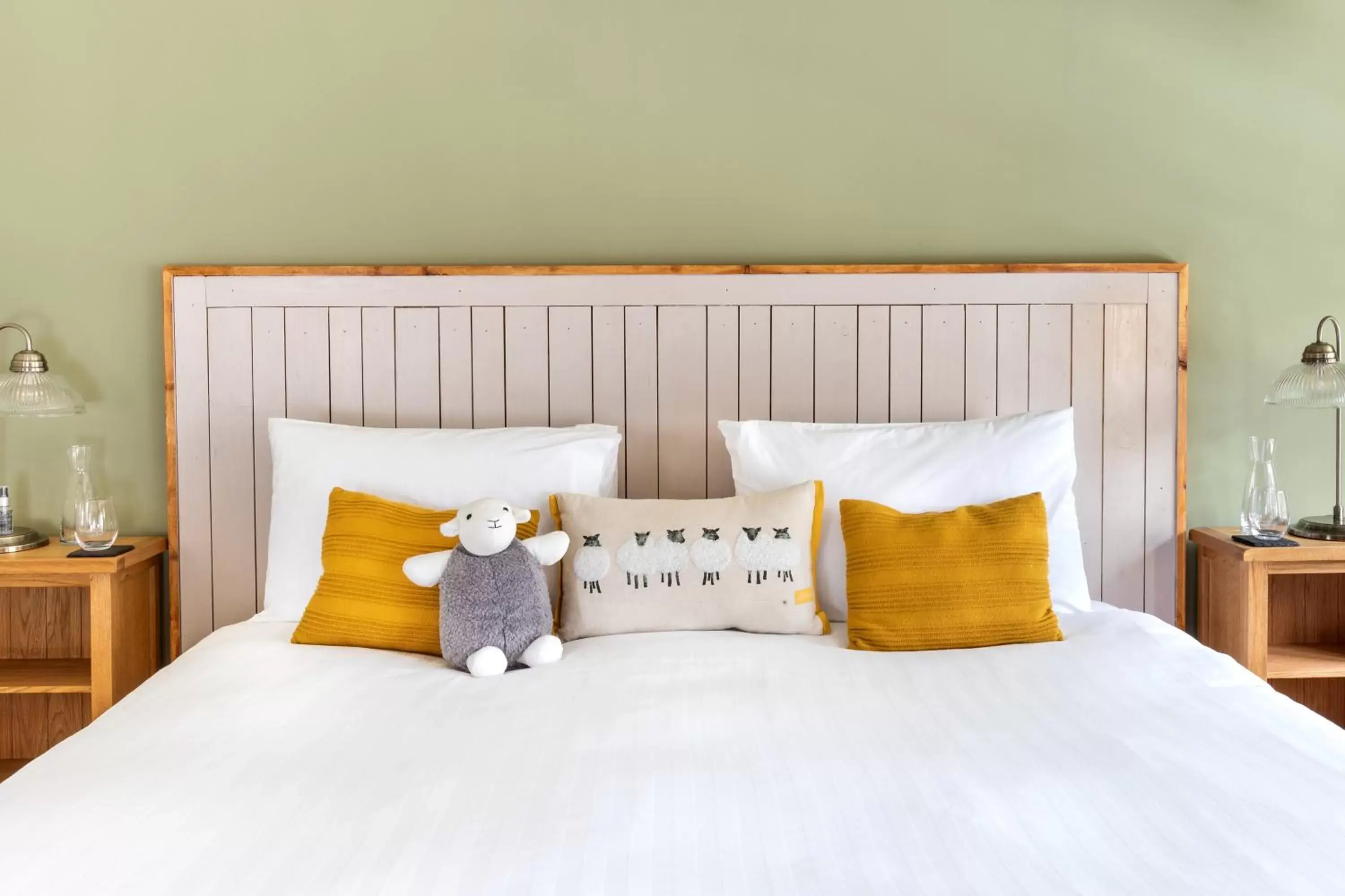 Deluxe Double or Twin Room in Shoulder of Mutton Inn Deluxe Double or Twin Room in Shoulder of Mutton Inn