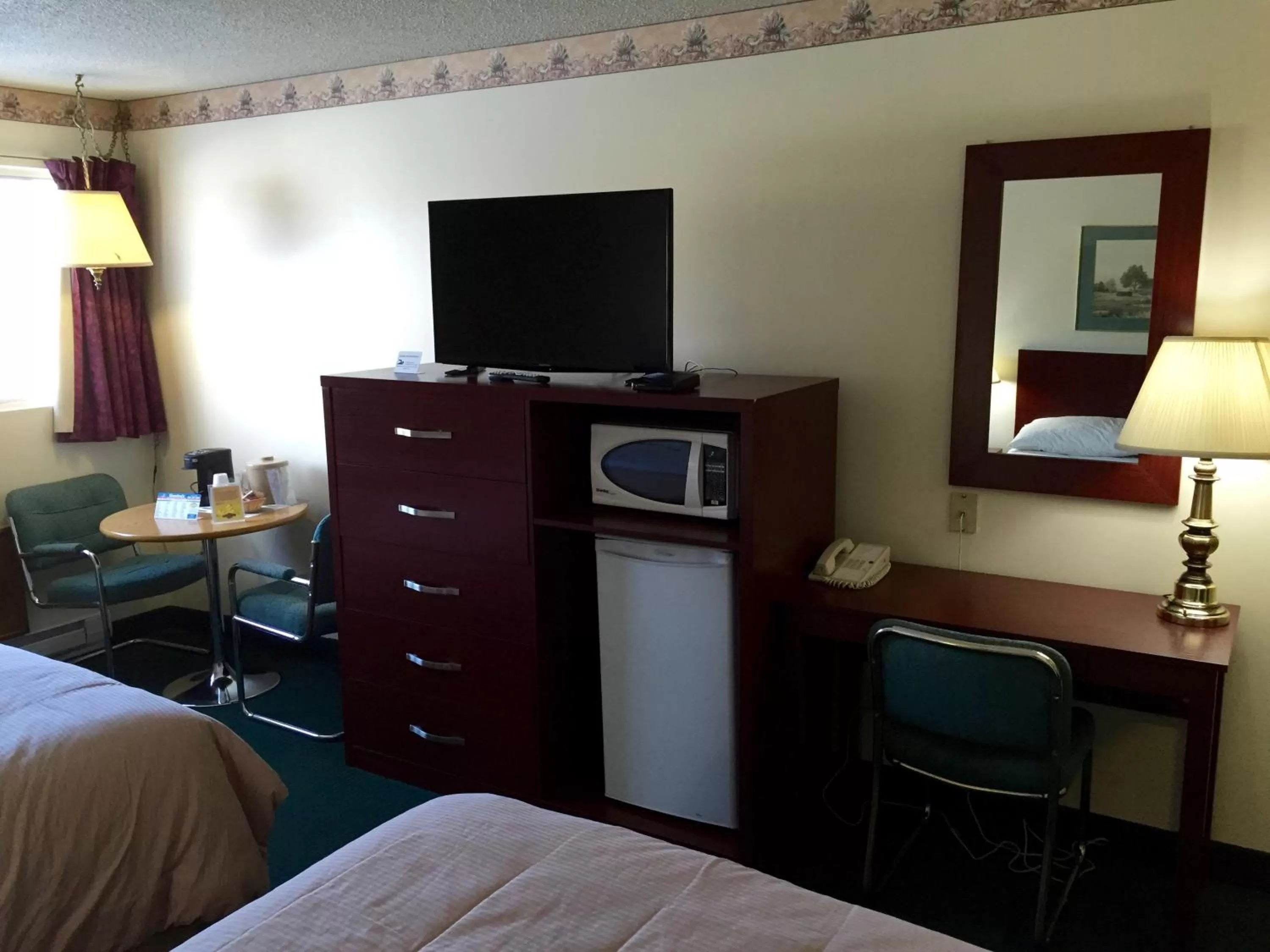 Decorative detail, Bed in Colonial Inn