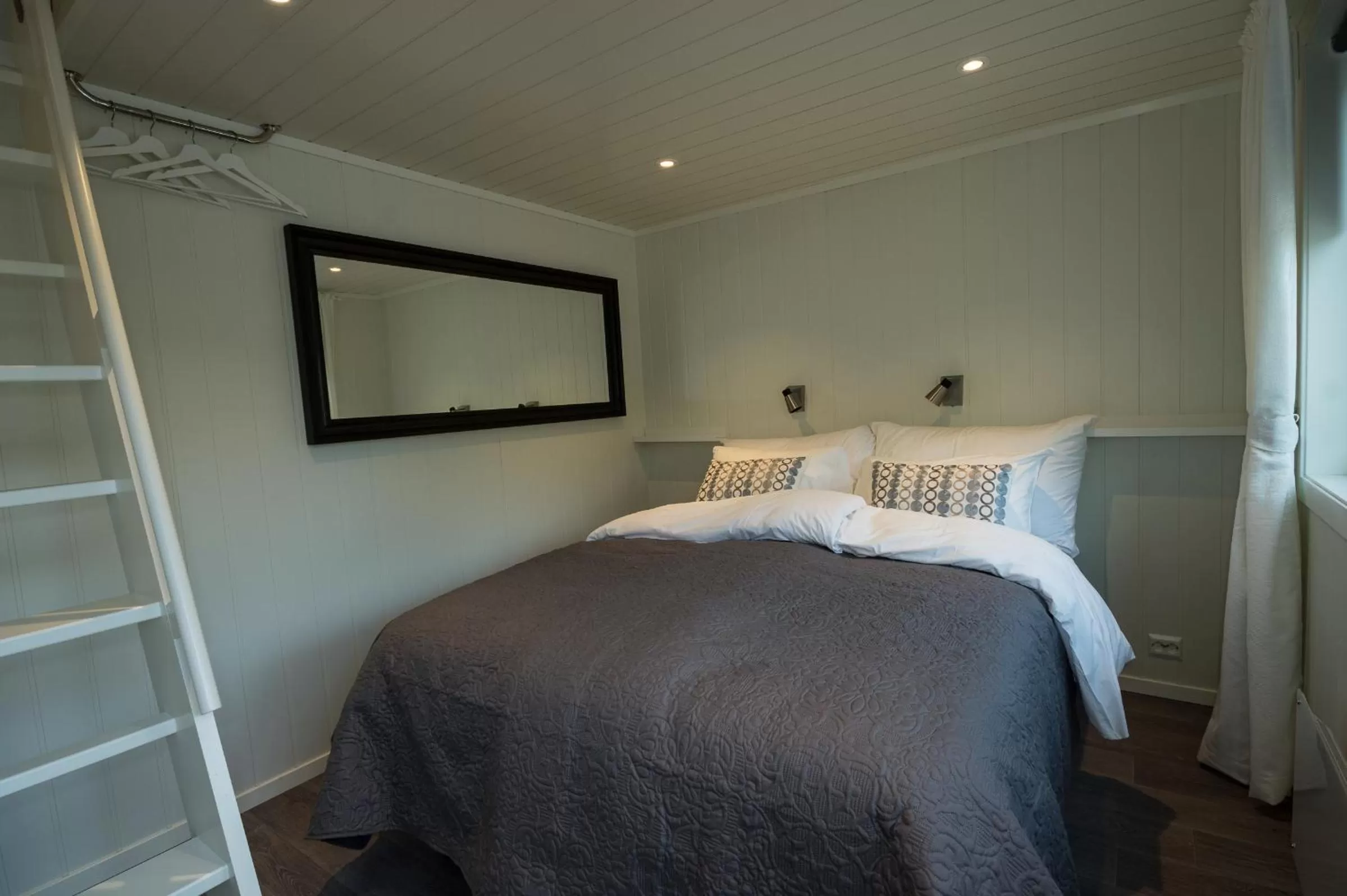 Bed in Krøgeneslåven Microtel