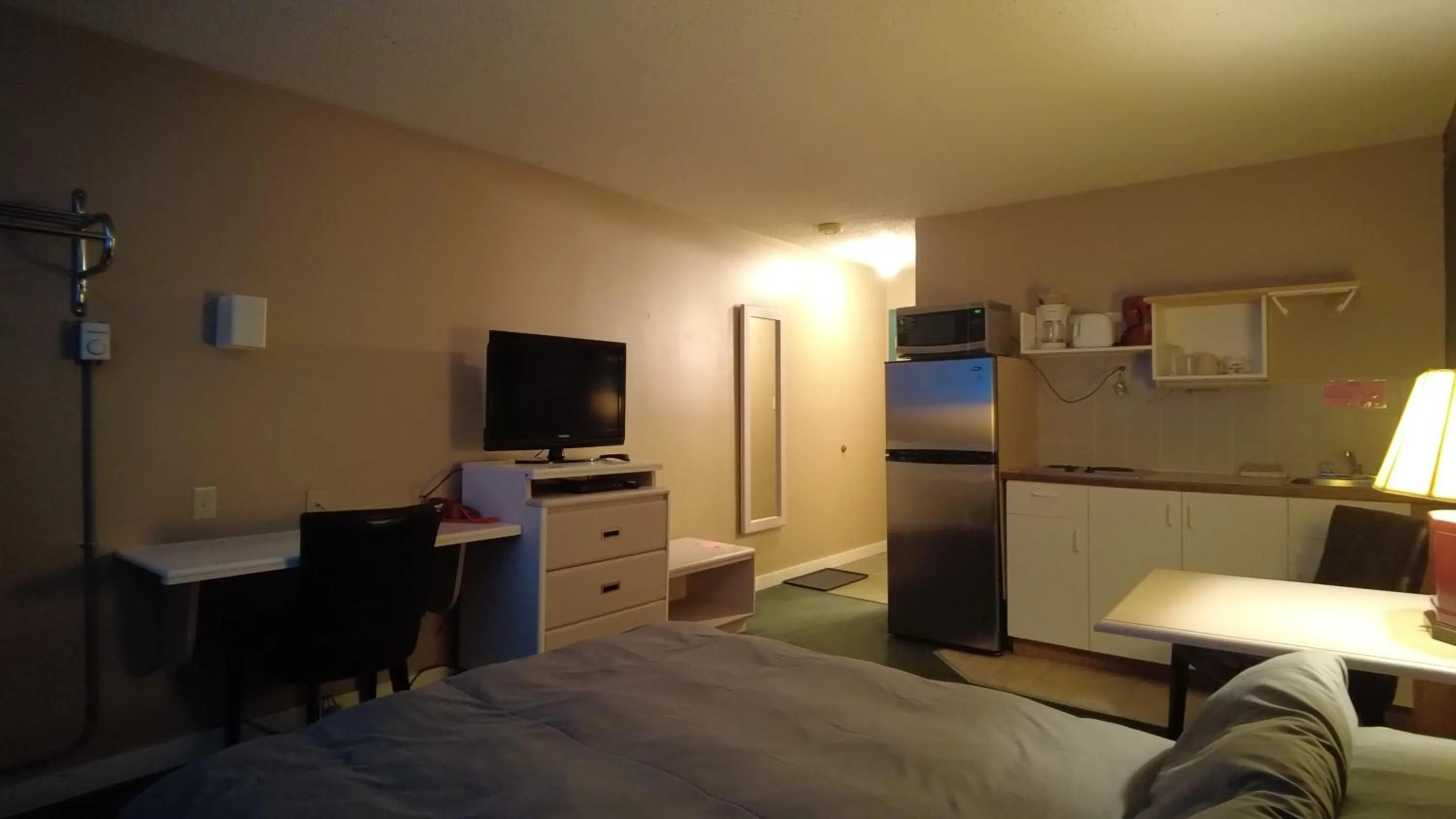 Bed in Sundre Motor Inn