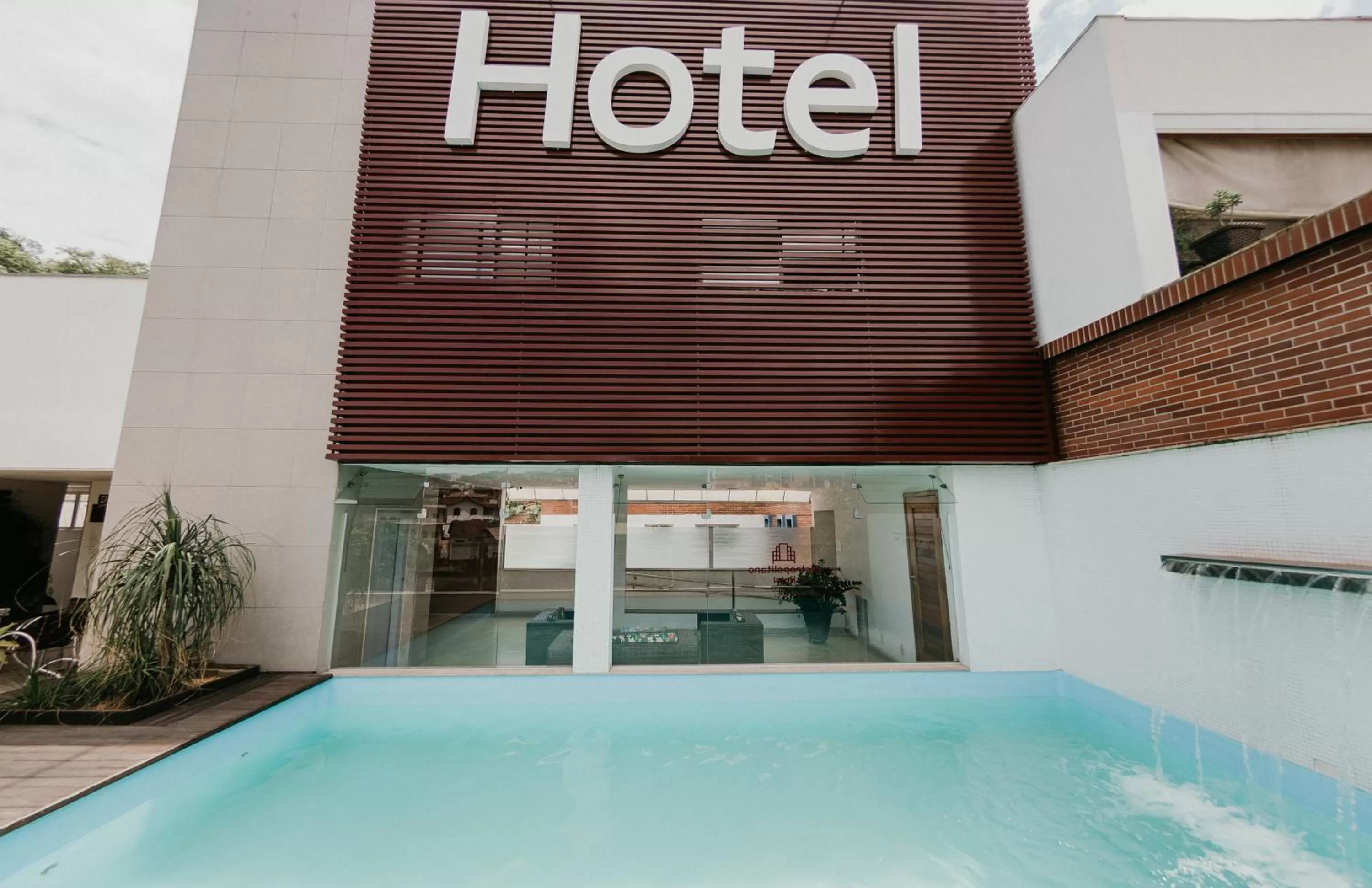 Swimming pool in Hotel Metropolitano