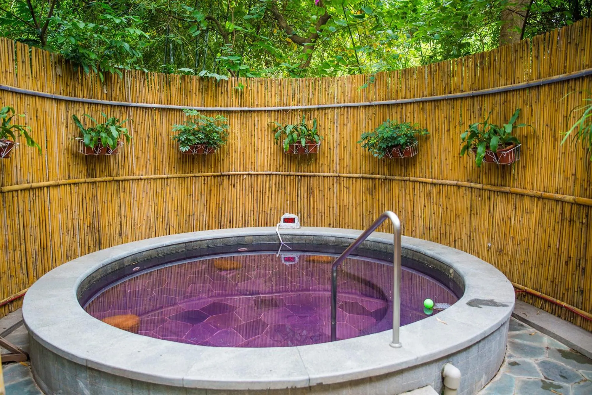 Hot Tub in Dongguan Richwood Garden Hotel